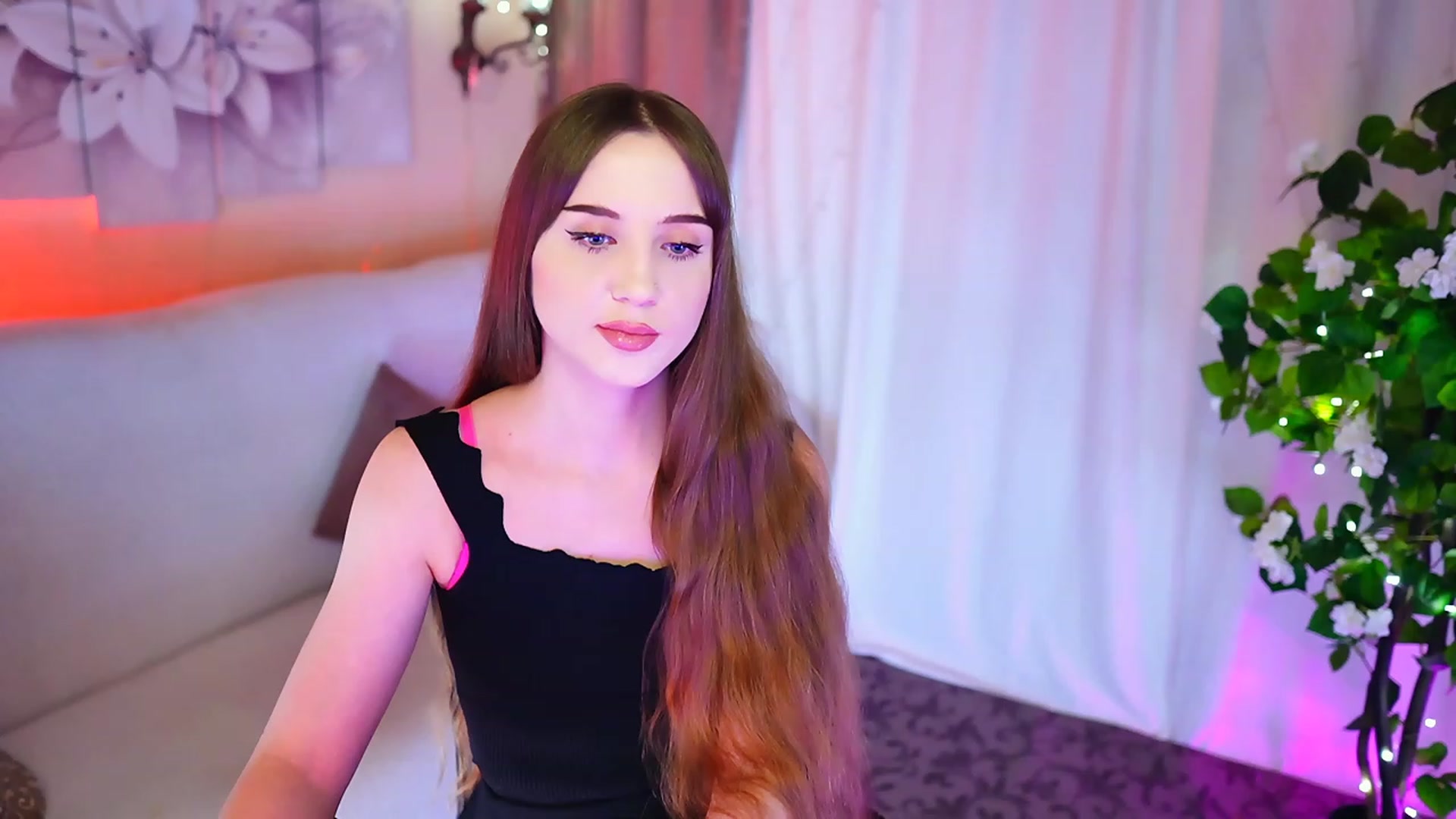 Gallery image thumbnail from Innocent_Soul's myfreecams stream on, 10/27/2023, 18:36 image 17 of 20