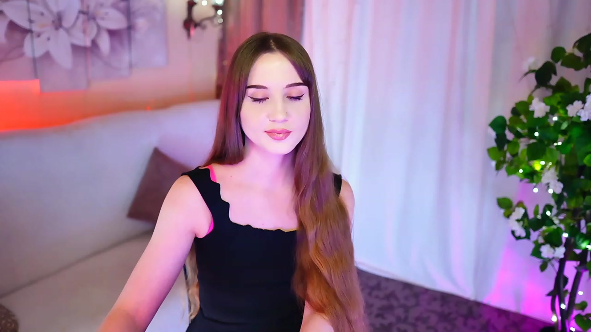 Gallery image thumbnail from Innocent_Soul's myfreecams stream on, 10/27/2023, 18:36 image 12 of 20