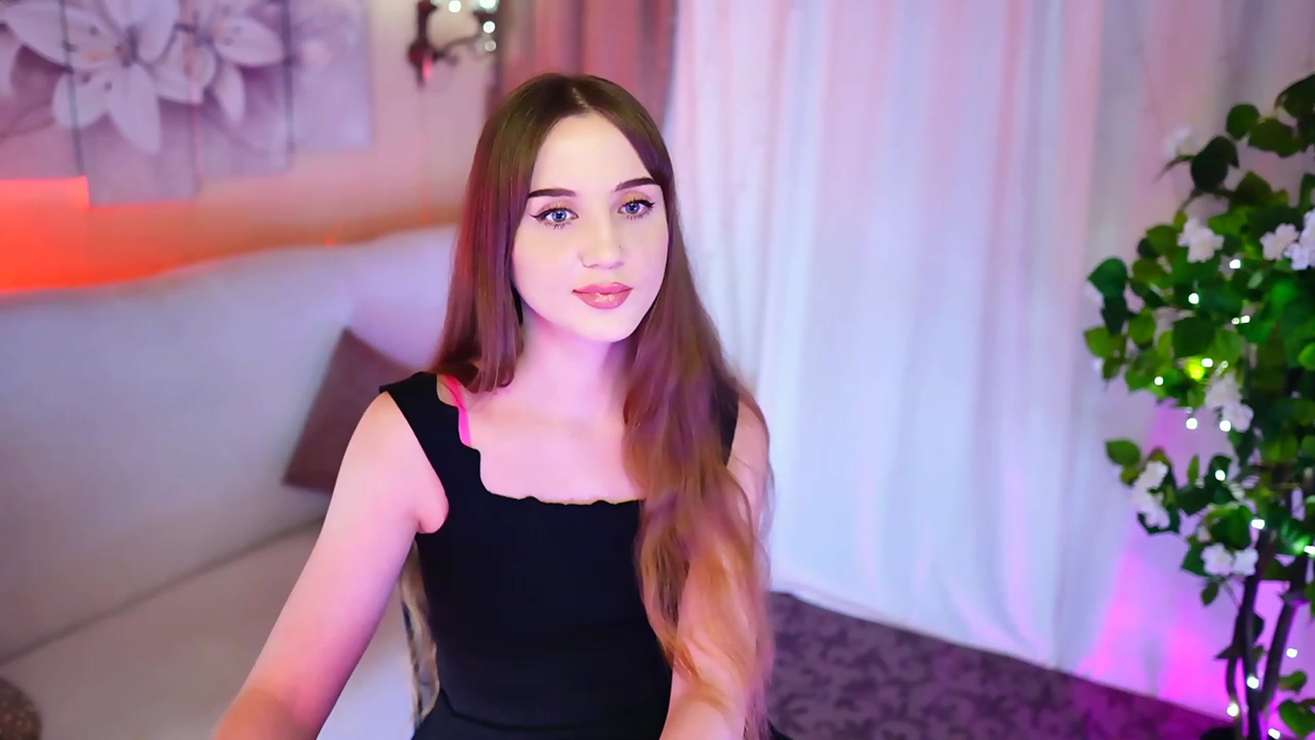 Gallery image thumbnail from Innocent_Soul's myfreecams stream on, 10/27/2023, 18:36 image 6 of 20