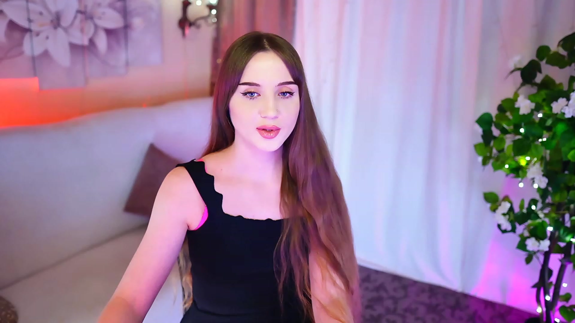 Gallery image thumbnail from Innocent_Soul's myfreecams stream on, 10/27/2023, 18:36 image 13 of 20