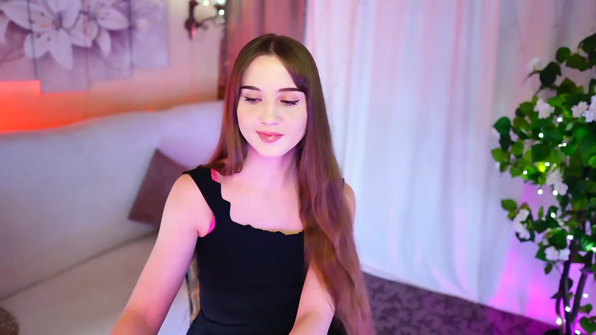 Gallery image thumbnail from Innocent_Soul's myfreecams stream on, 10/27/2023, 18:36 image 9 of 20