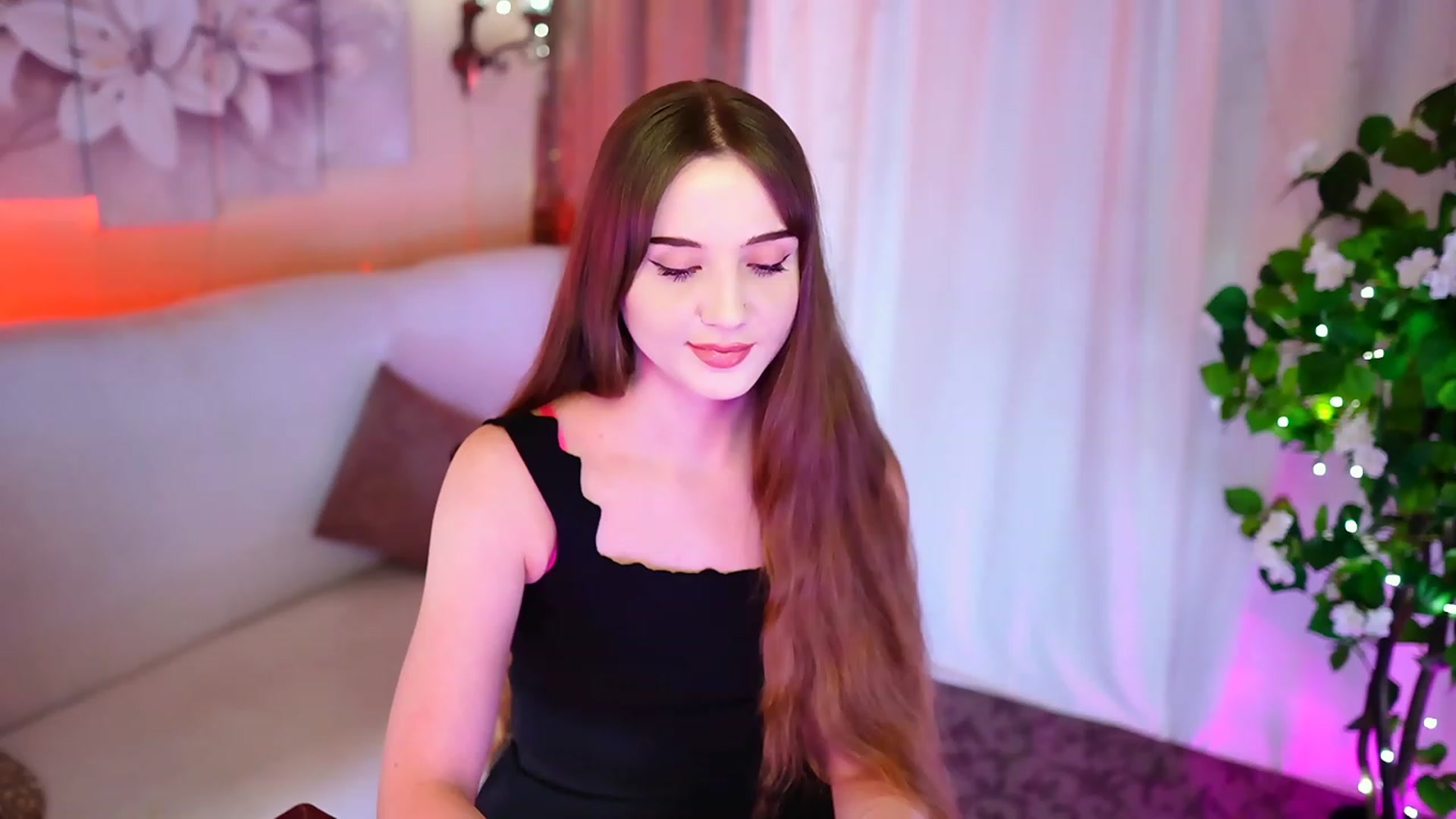 Gallery image thumbnail from Innocent_Soul's myfreecams stream on, 10/27/2023, 19:32 image 3 of 20