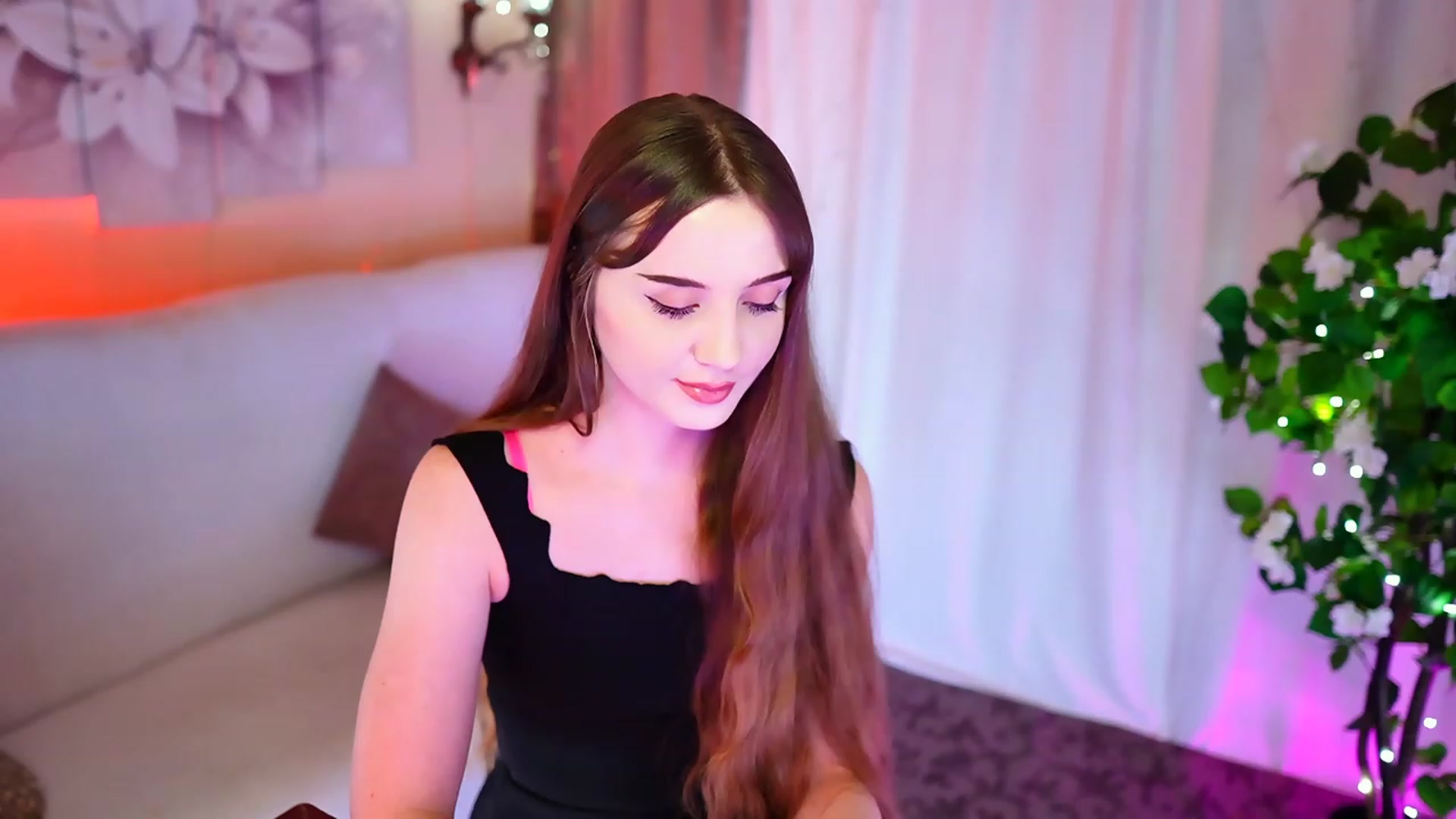 Gallery image thumbnail from Innocent_Soul's myfreecams stream on, 10/27/2023, 19:32 image 19 of 20