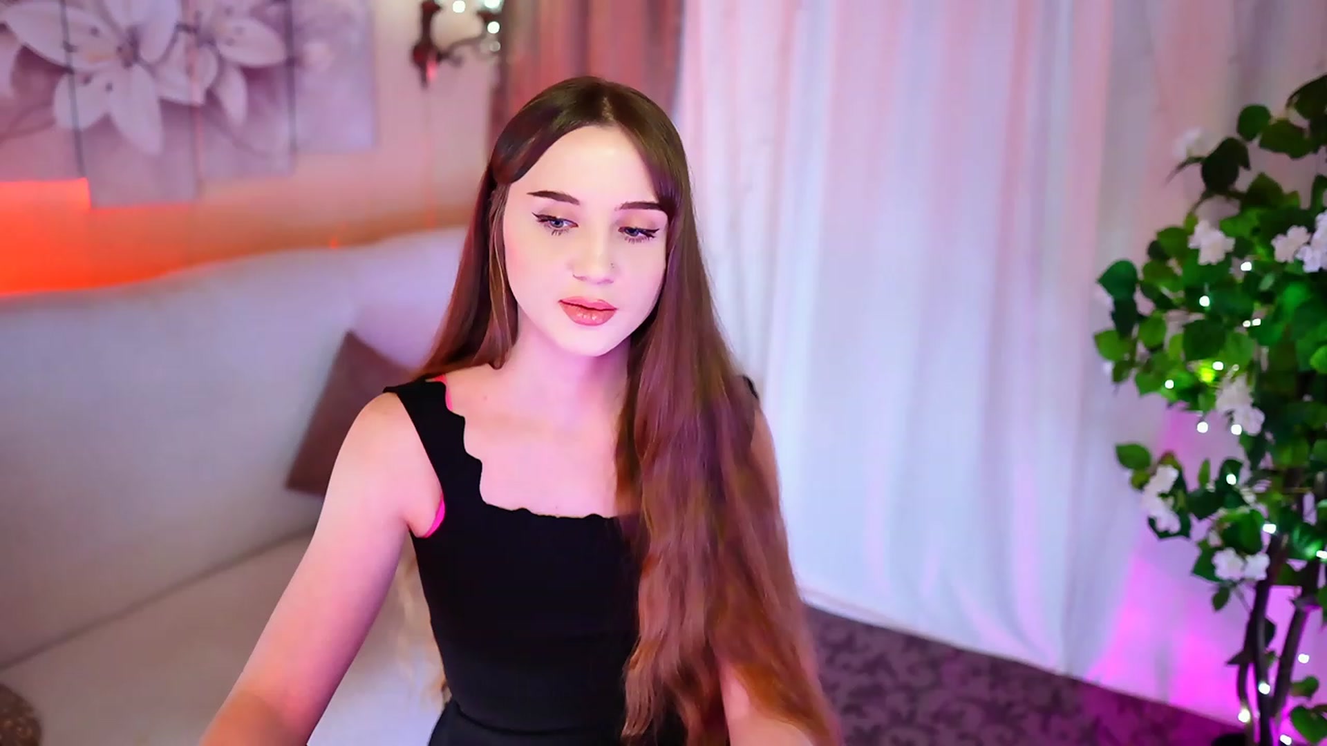 Gallery image thumbnail from Innocent_Soul's myfreecams stream on, 10/27/2023, 19:32 image 7 of 20