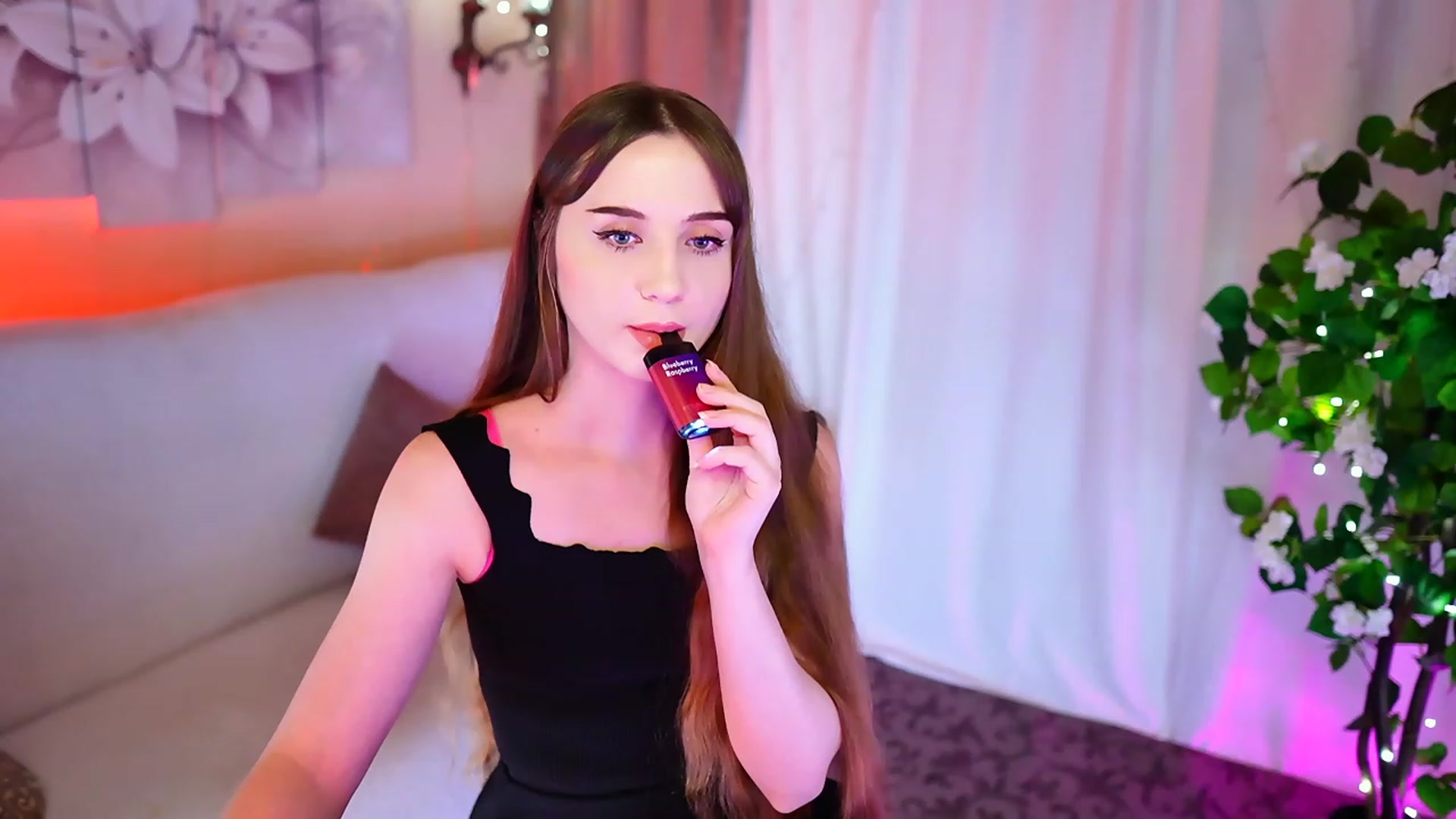 Gallery image thumbnail from Innocent_Soul's myfreecams stream on, 10/27/2023, 19:32 image 10 of 20
