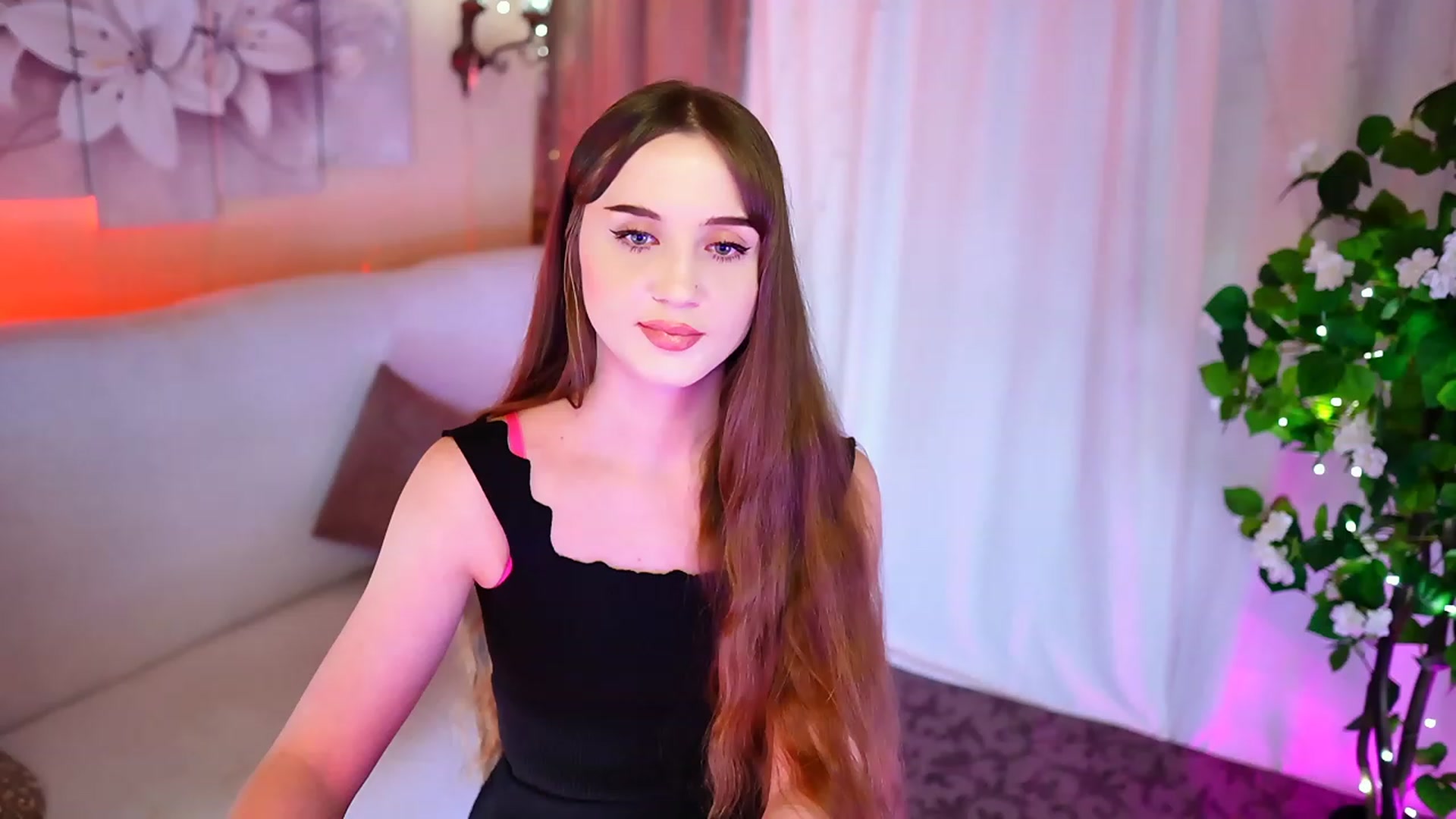 Gallery image thumbnail from Innocent_Soul's myfreecams stream on, 10/27/2023, 19:32 image 12 of 20