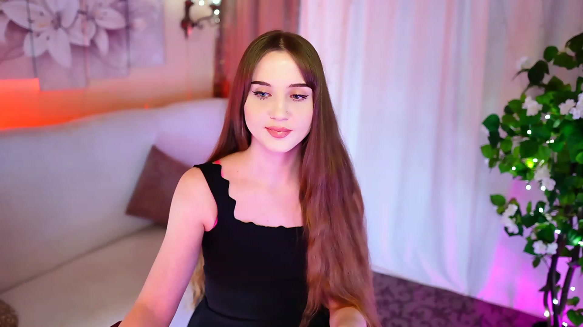 Gallery image thumbnail from Innocent_Soul's myfreecams stream on, 10/27/2023, 19:32 image 2 of 20