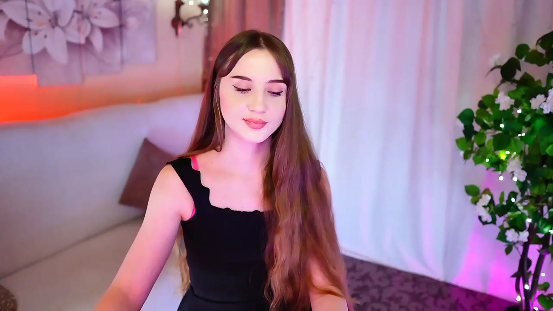 Gallery image thumbnail from Innocent_Soul's myfreecams stream on, 10/27/2023, 19:32 image 17 of 20
