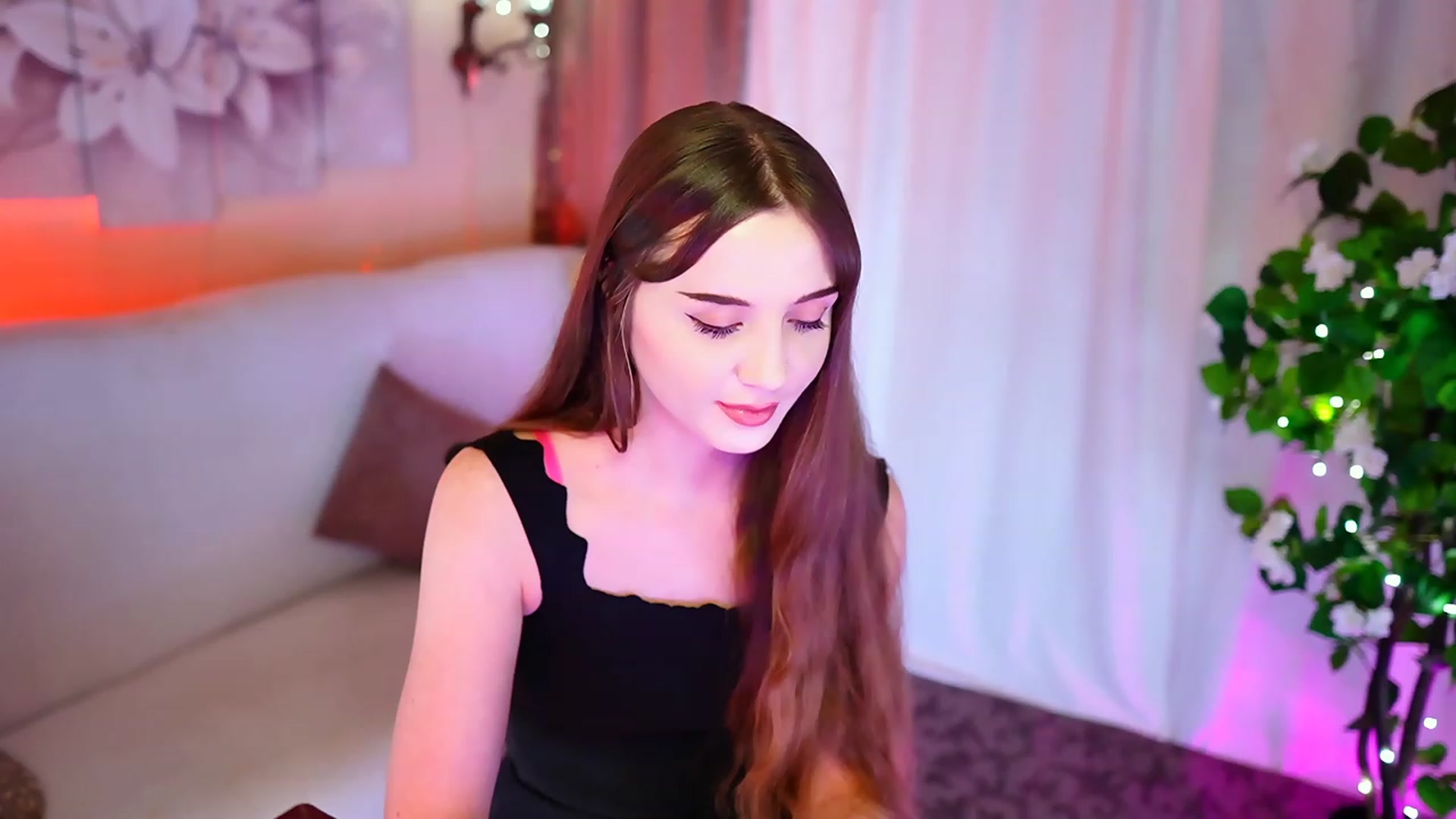 Gallery image thumbnail from Innocent_Soul's myfreecams stream on, 10/27/2023, 19:32 image 13 of 20