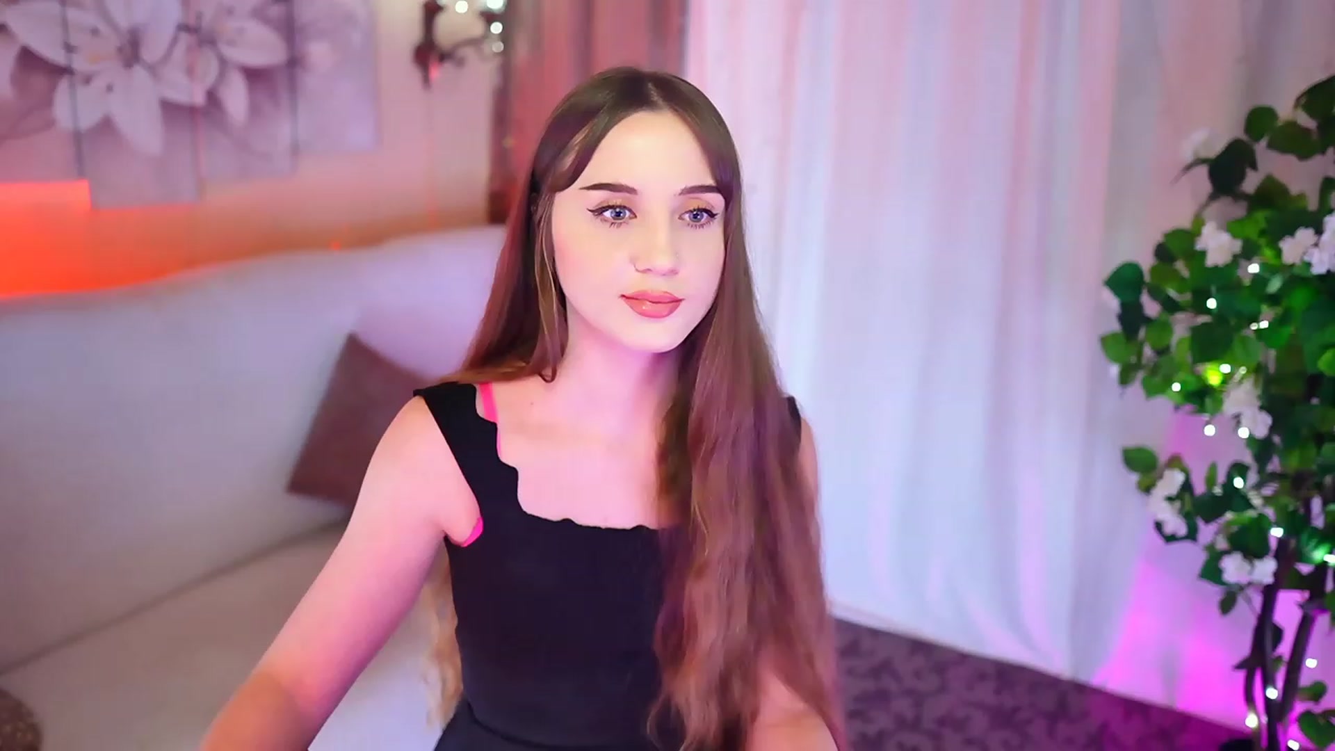 Gallery image thumbnail from Innocent_Soul's myfreecams stream on, 10/27/2023, 19:32 image 18 of 20
