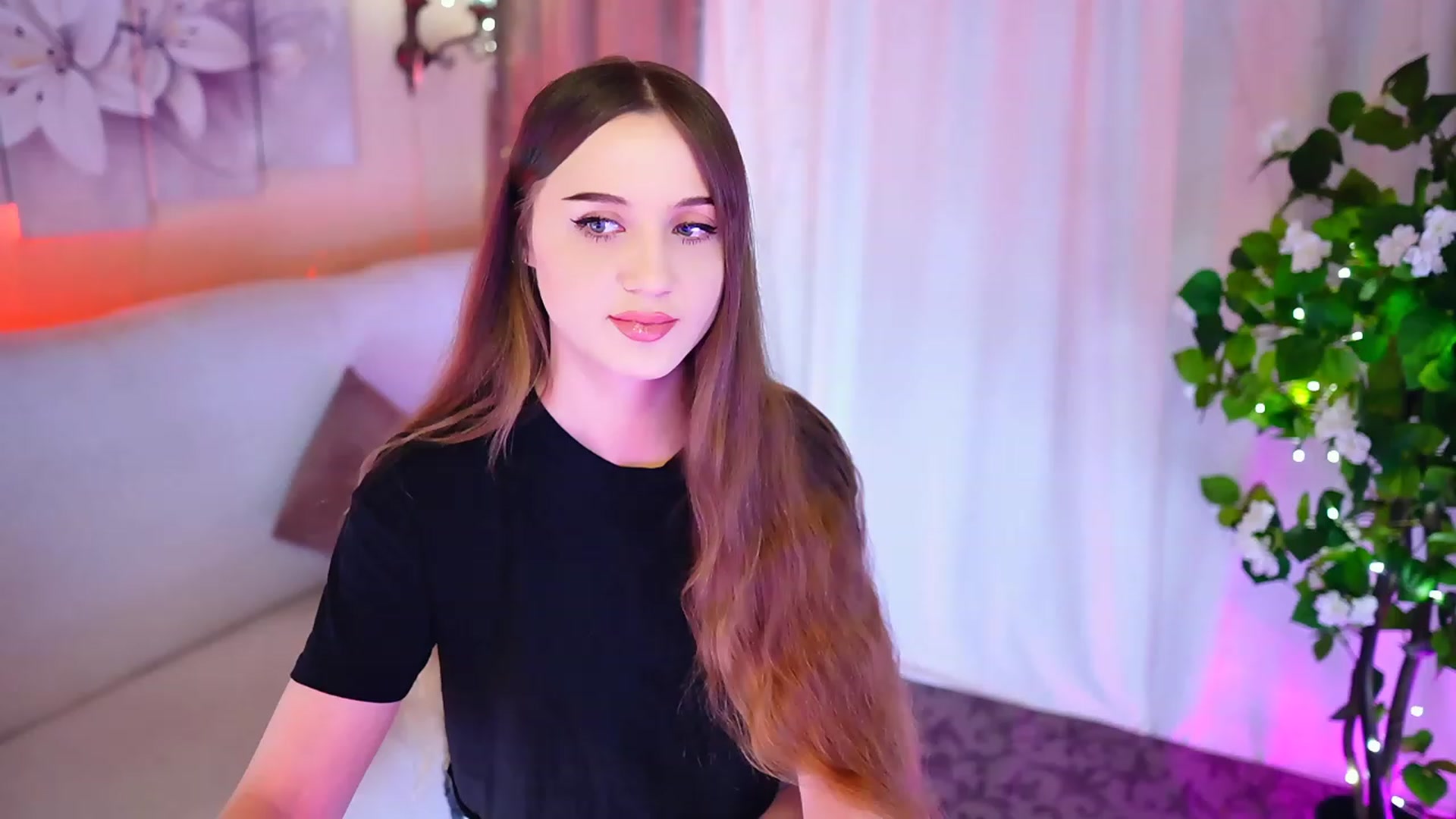 Gallery image thumbnail from Innocent_Soul's myfreecams stream on, 10/29/2023, 15:22 image 6 of 20