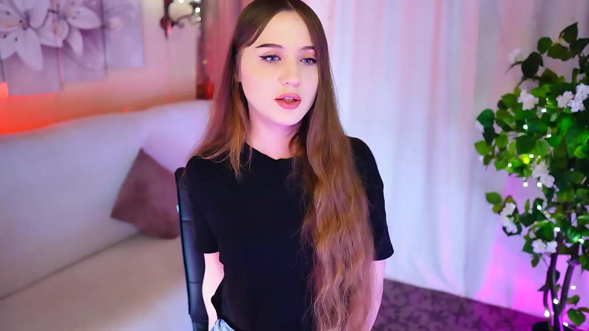 Gallery image thumbnail from Innocent_Soul's myfreecams stream on, 10/29/2023, 17:16 image 8 of 20