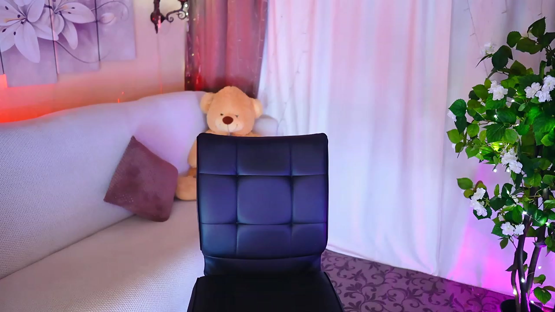 Gallery image thumbnail from Innocent_Soul's myfreecams stream on, 10/29/2023, 17:16 image 13 of 20