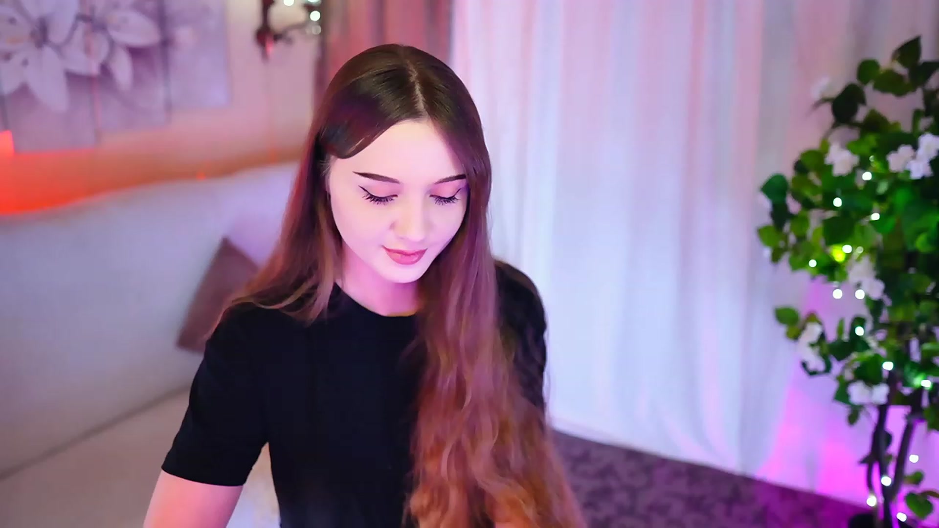 Gallery image thumbnail from Innocent_Soul's myfreecams stream on, 10/29/2023, 17:16 image 1 of 20