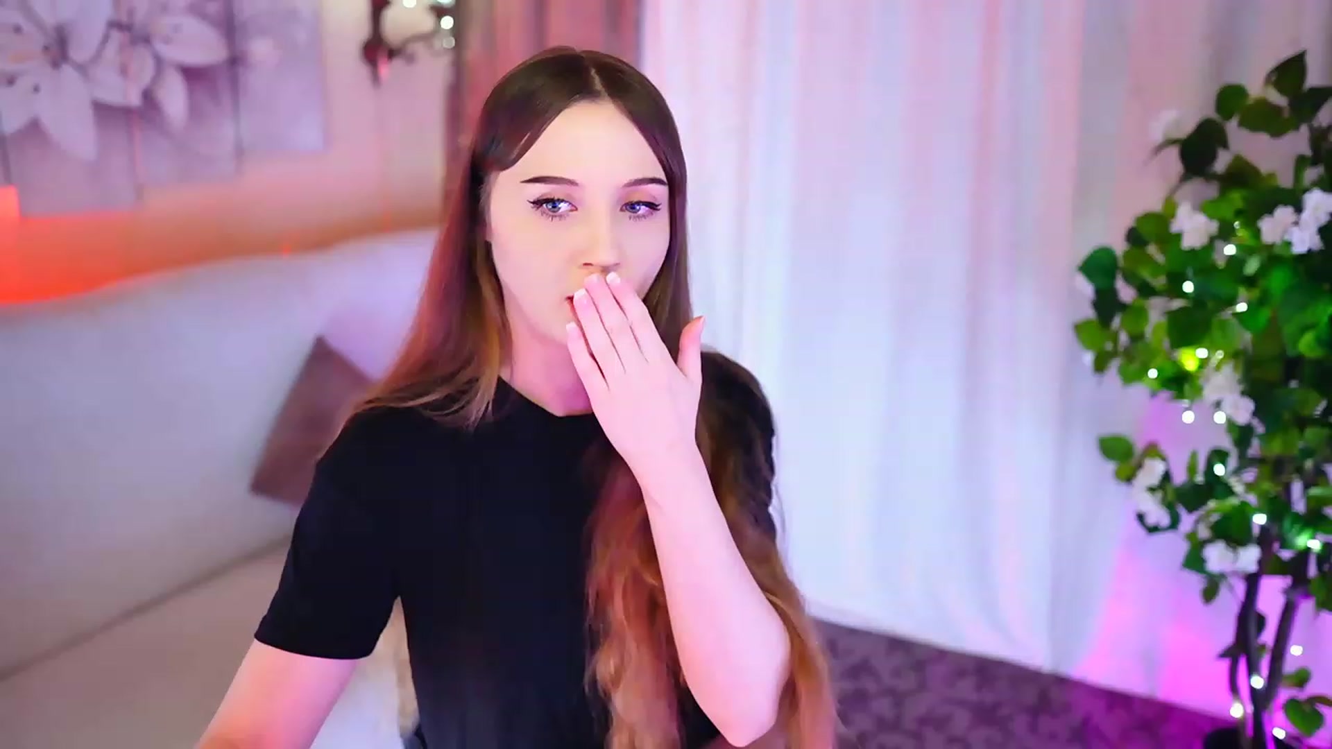 Gallery image thumbnail from Innocent_Soul's myfreecams stream on, 10/29/2023, 17:16 image 2 of 20