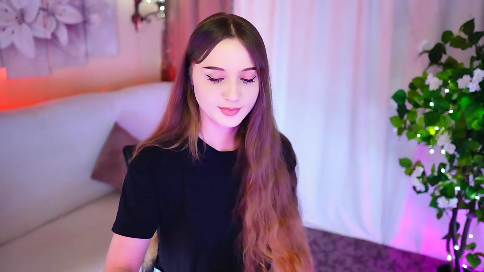 Gallery image thumbnail from Innocent_Soul's myfreecams stream on, 10/29/2023, 17:16 image 6 of 20