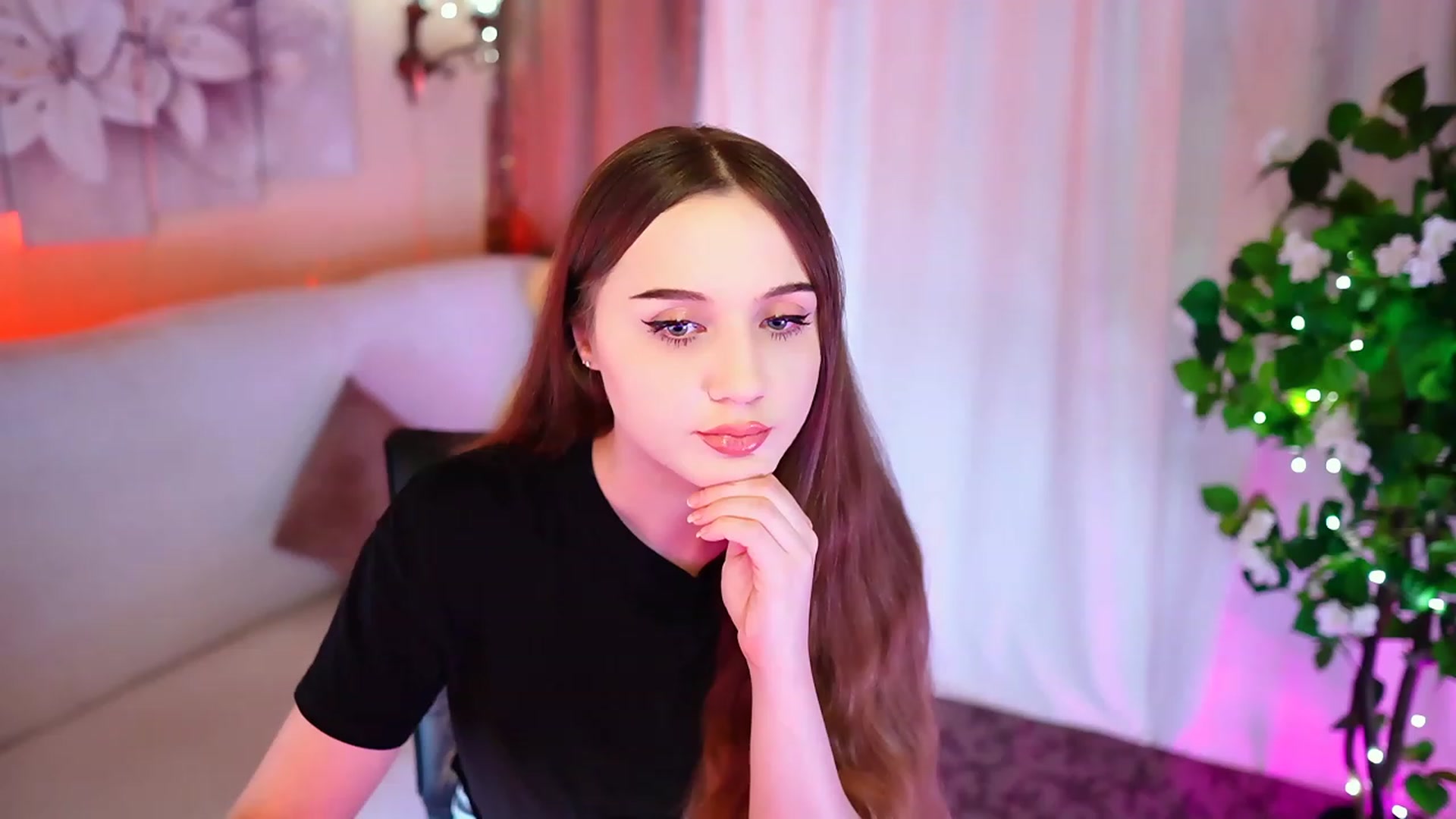 Gallery image thumbnail from Innocent_Soul's myfreecams stream on, 10/29/2023, 19:23 image 14 of 20