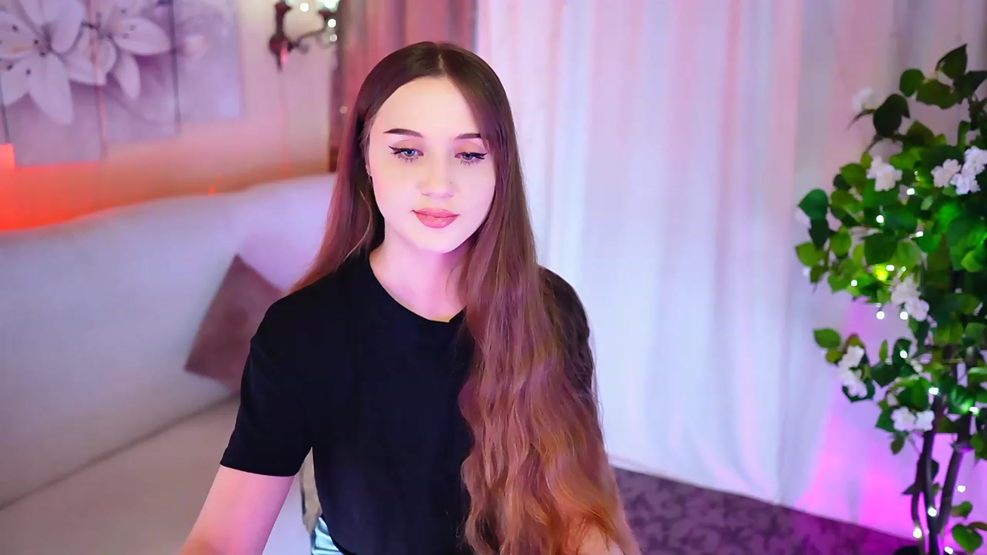 Gallery image thumbnail from Innocent_Soul's myfreecams stream on, 10/29/2023, 19:23 image 4 of 20