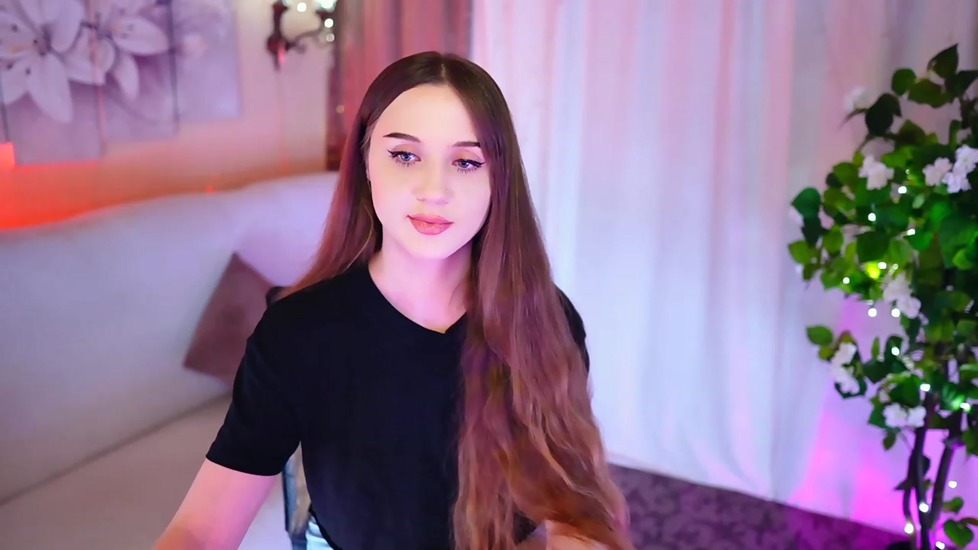 Gallery image thumbnail from Innocent_Soul's myfreecams stream on, 10/29/2023, 19:23 image 12 of 20