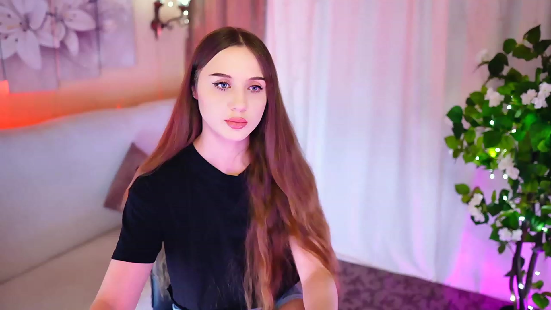 Gallery image thumbnail from Innocent_Soul's myfreecams stream on, 10/29/2023, 19:23 image 17 of 20