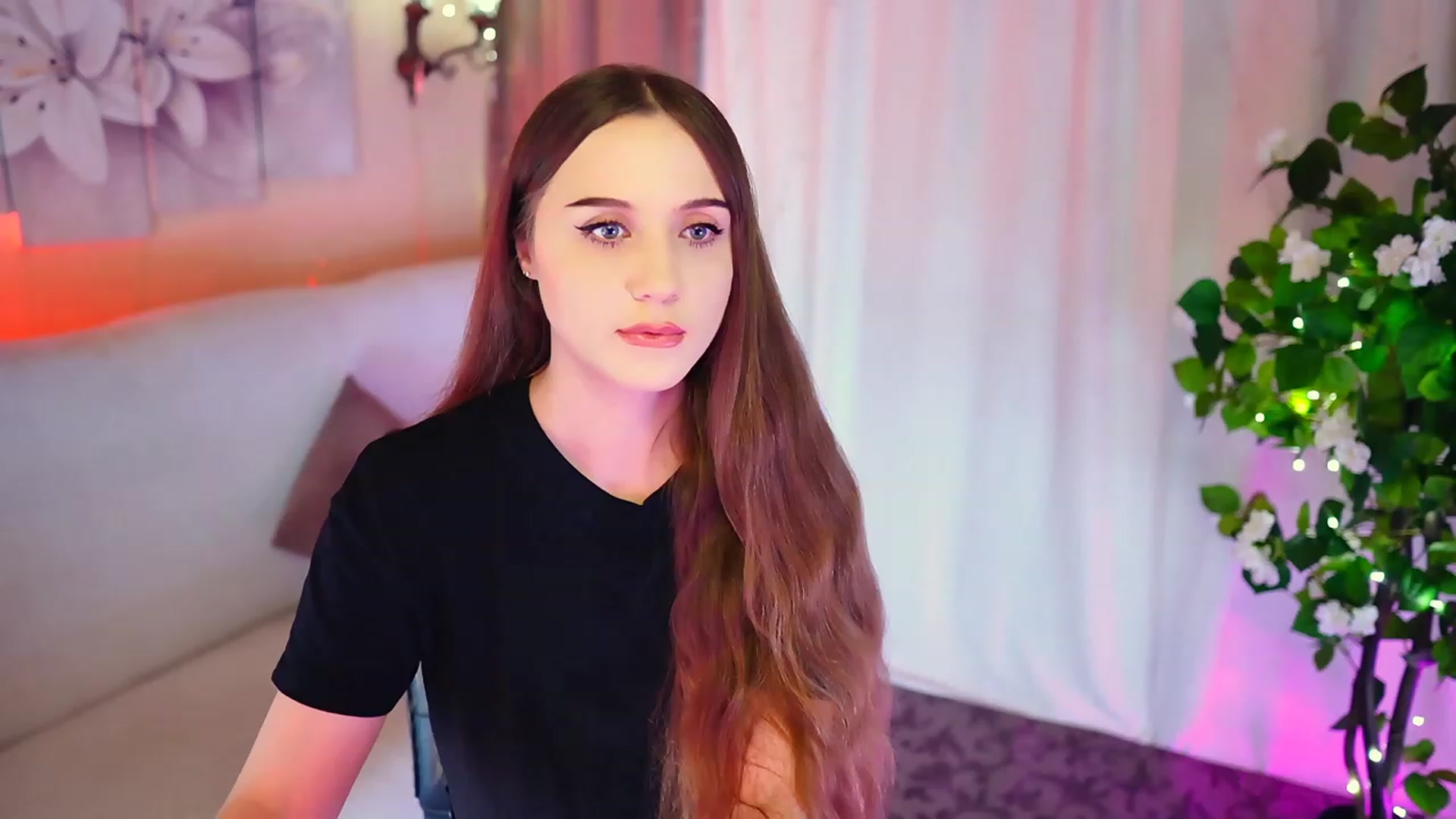 Gallery image thumbnail from Innocent_Soul's myfreecams stream on, 10/29/2023, 19:23 image 13 of 20