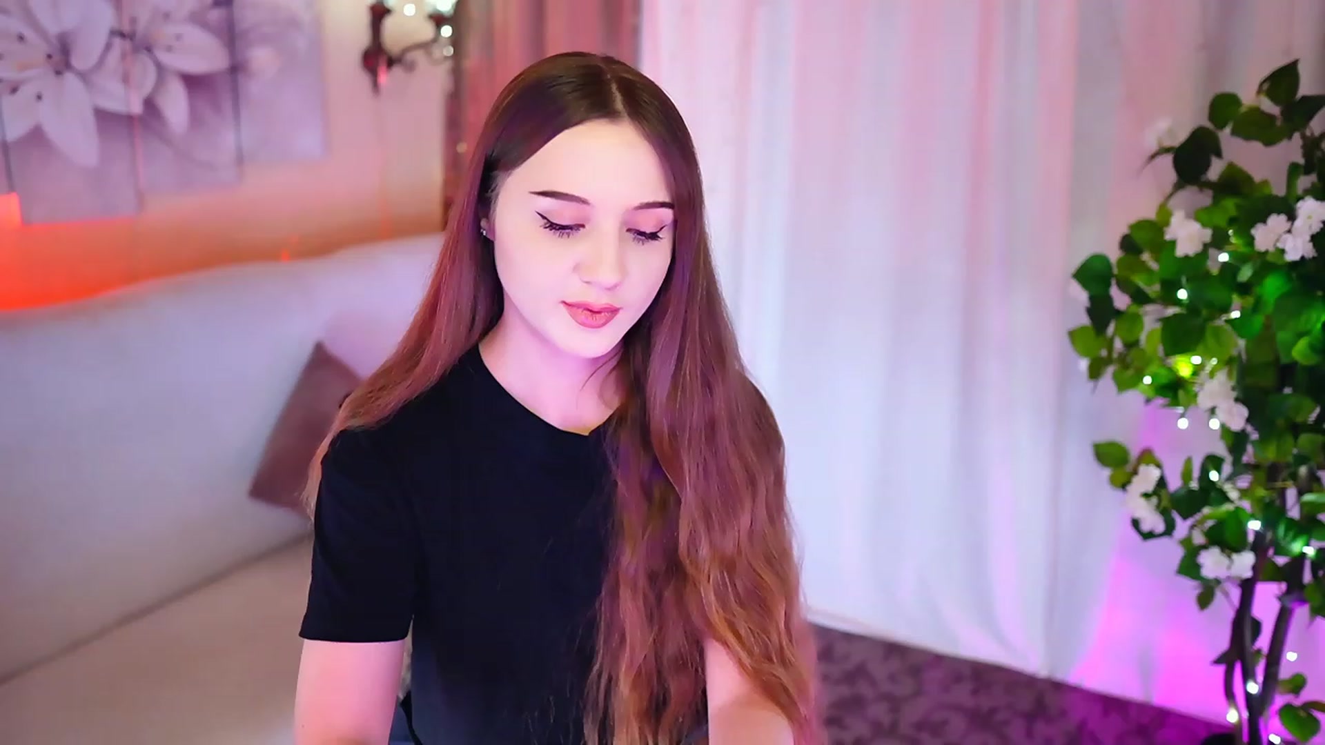 Gallery image thumbnail from Innocent_Soul's myfreecams stream on, 10/29/2023, 19:23 image 18 of 20