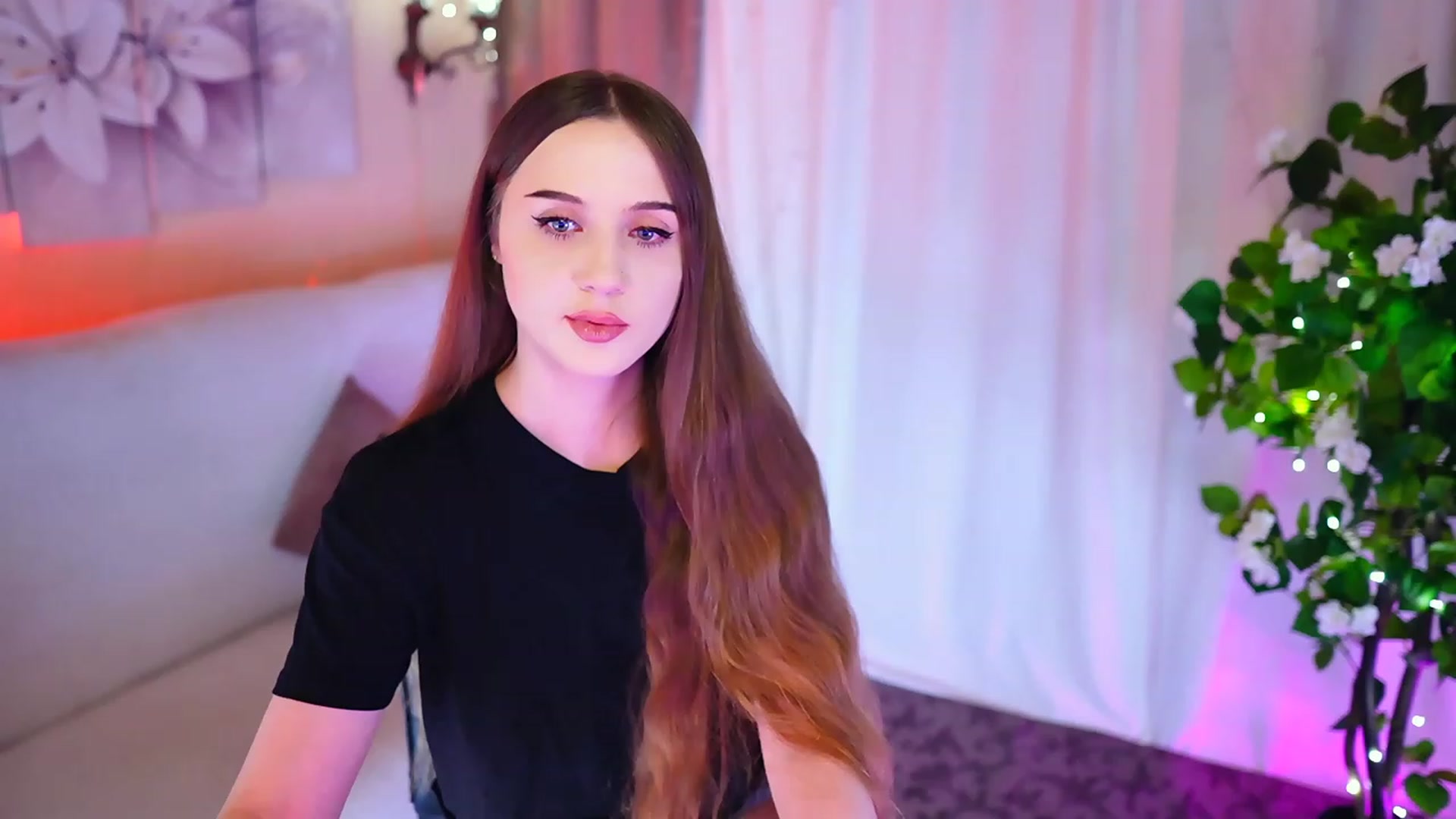Gallery image thumbnail from Innocent_Soul's myfreecams stream on, 10/29/2023, 19:23 image 16 of 20