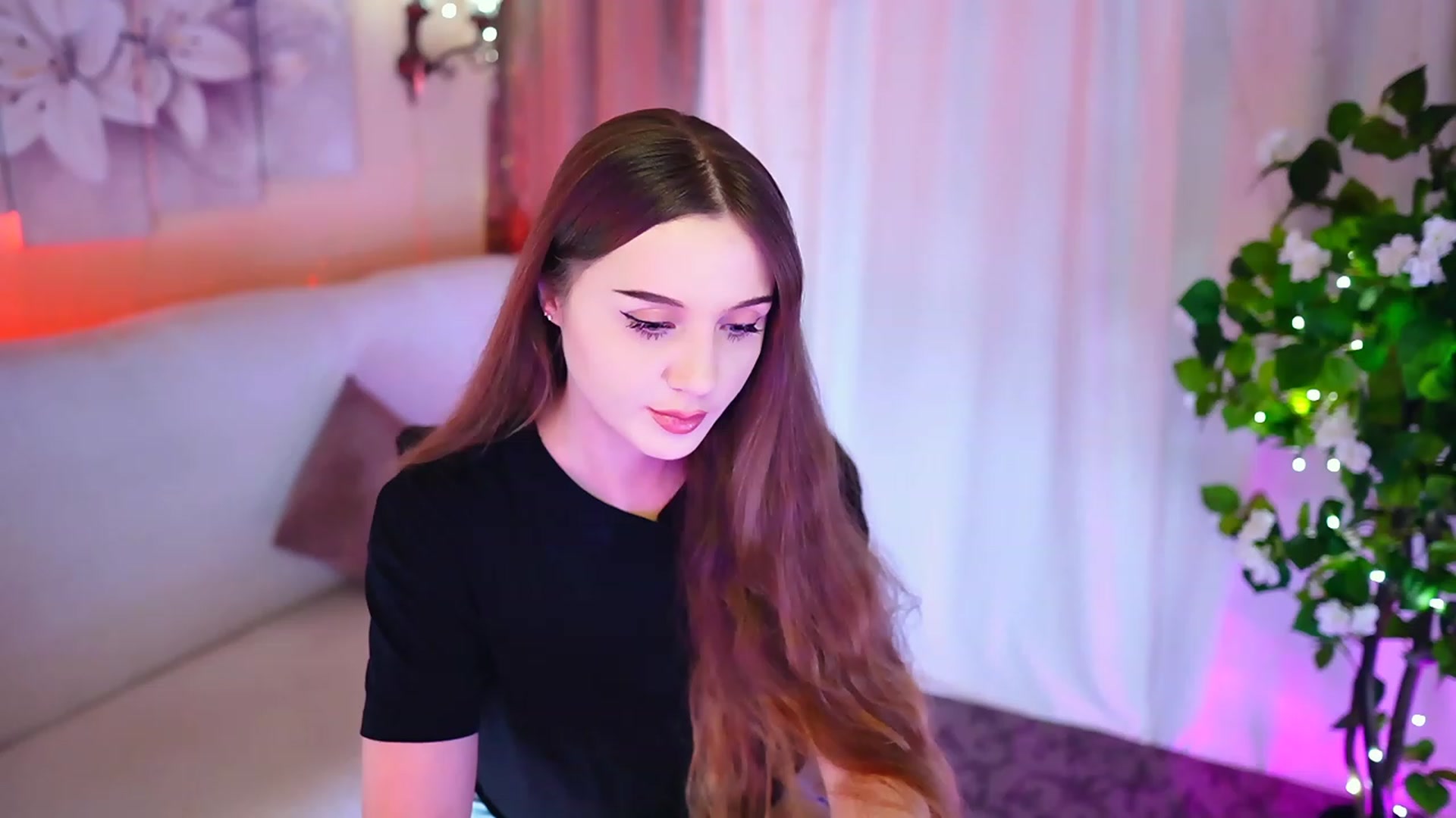 Gallery image thumbnail from Innocent_Soul's myfreecams stream on, 10/29/2023, 19:23 image 9 of 20