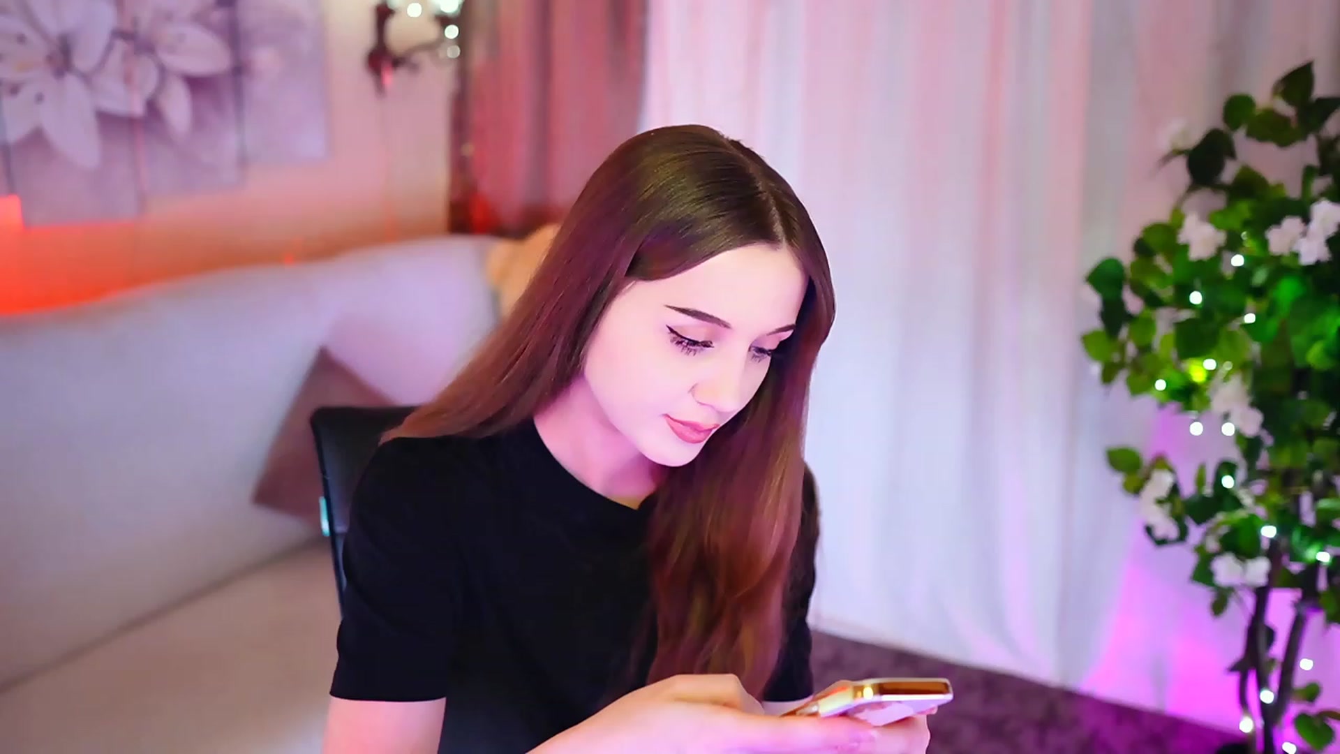 Gallery image thumbnail from Innocent_Soul's myfreecams stream on, 10/29/2023, 20:06 image 5 of 20