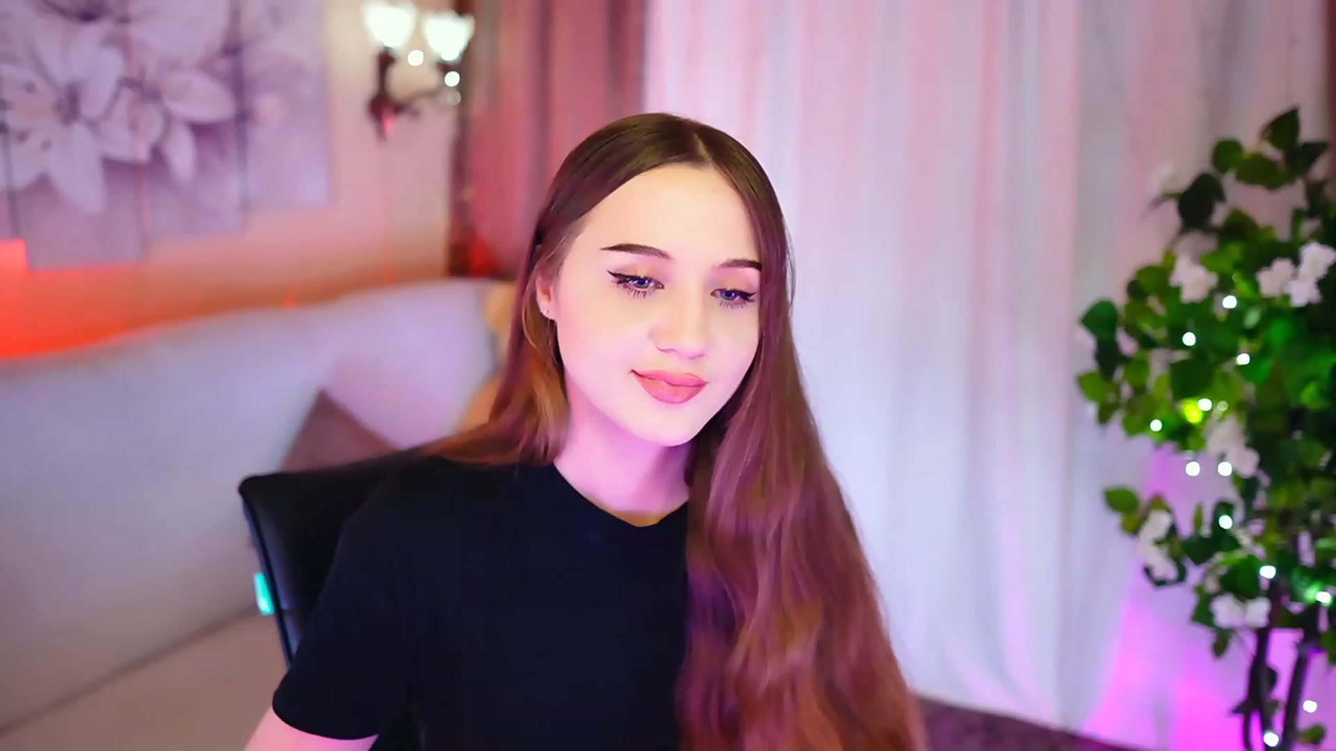 Gallery image thumbnail from Innocent_Soul's myfreecams stream on, 10/29/2023, 20:06 image 15 of 20