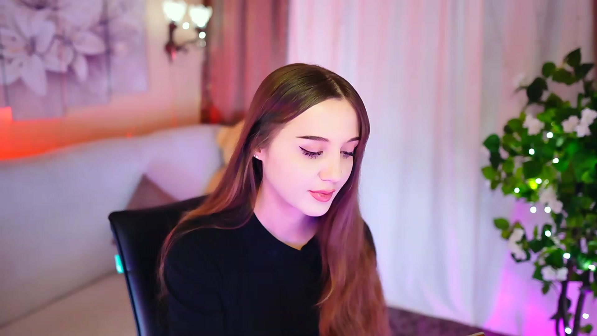 Gallery image thumbnail from Innocent_Soul's myfreecams stream on, 10/29/2023, 20:06 image 18 of 20