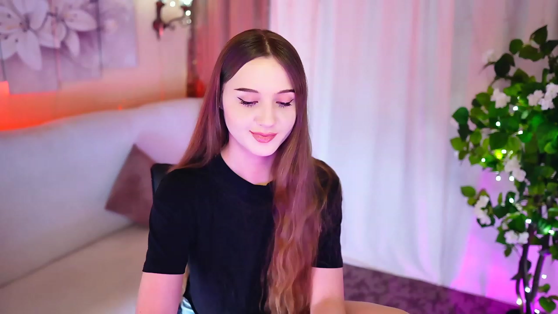 Gallery image thumbnail from Innocent_Soul's myfreecams stream on, 10/29/2023, 20:06 image 4 of 20