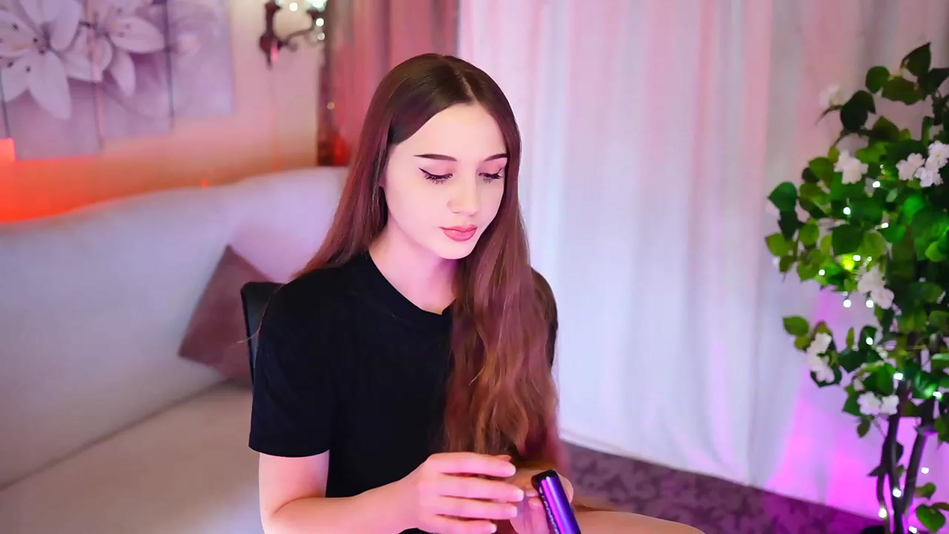 Gallery image thumbnail from Innocent_Soul's myfreecams stream on, 10/29/2023, 20:06 image 1 of 20