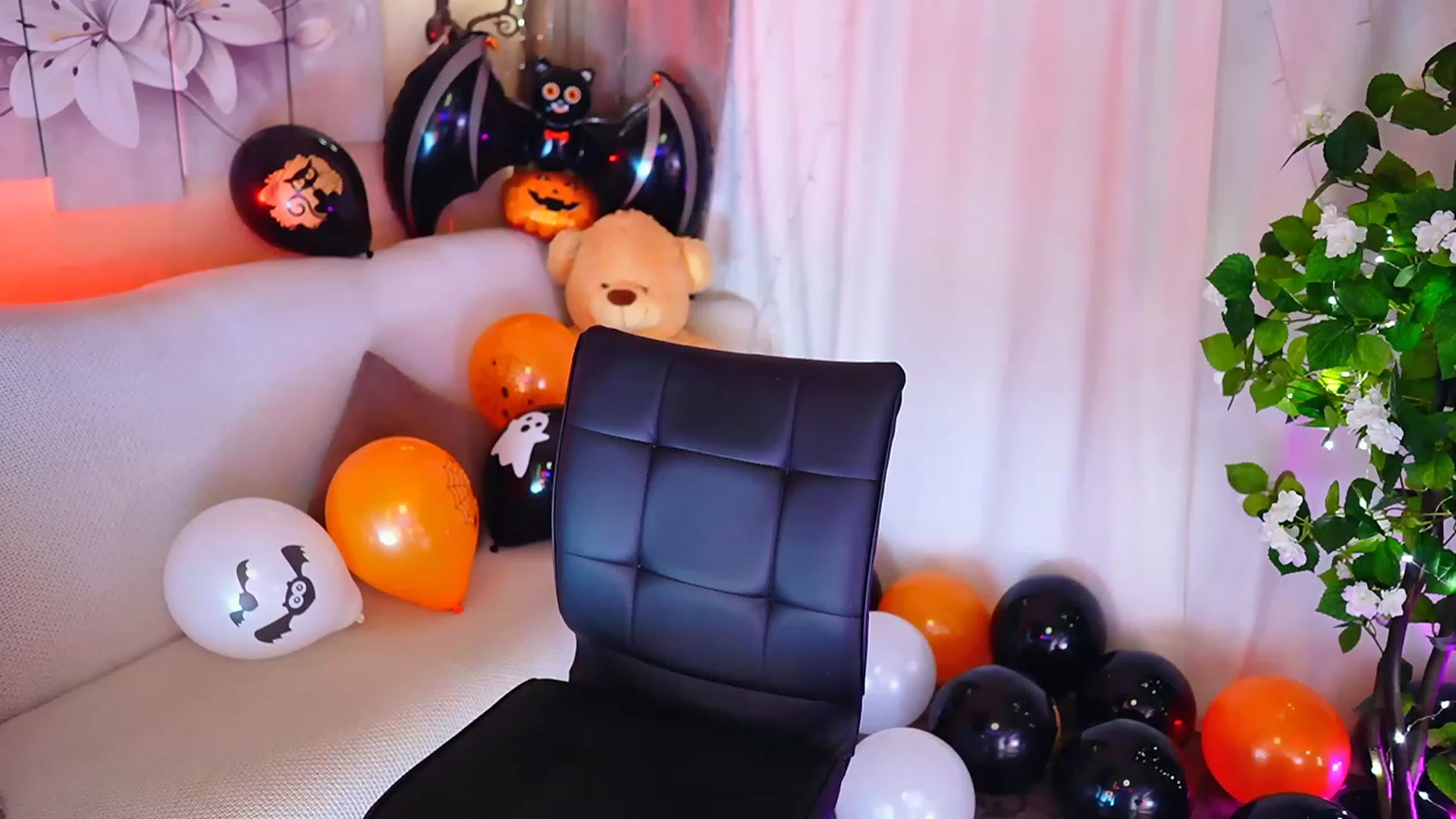 Gallery image thumbnail from Innocent_Soul's myfreecams stream on, 10/31/2023, 17:05 image 5 of 20