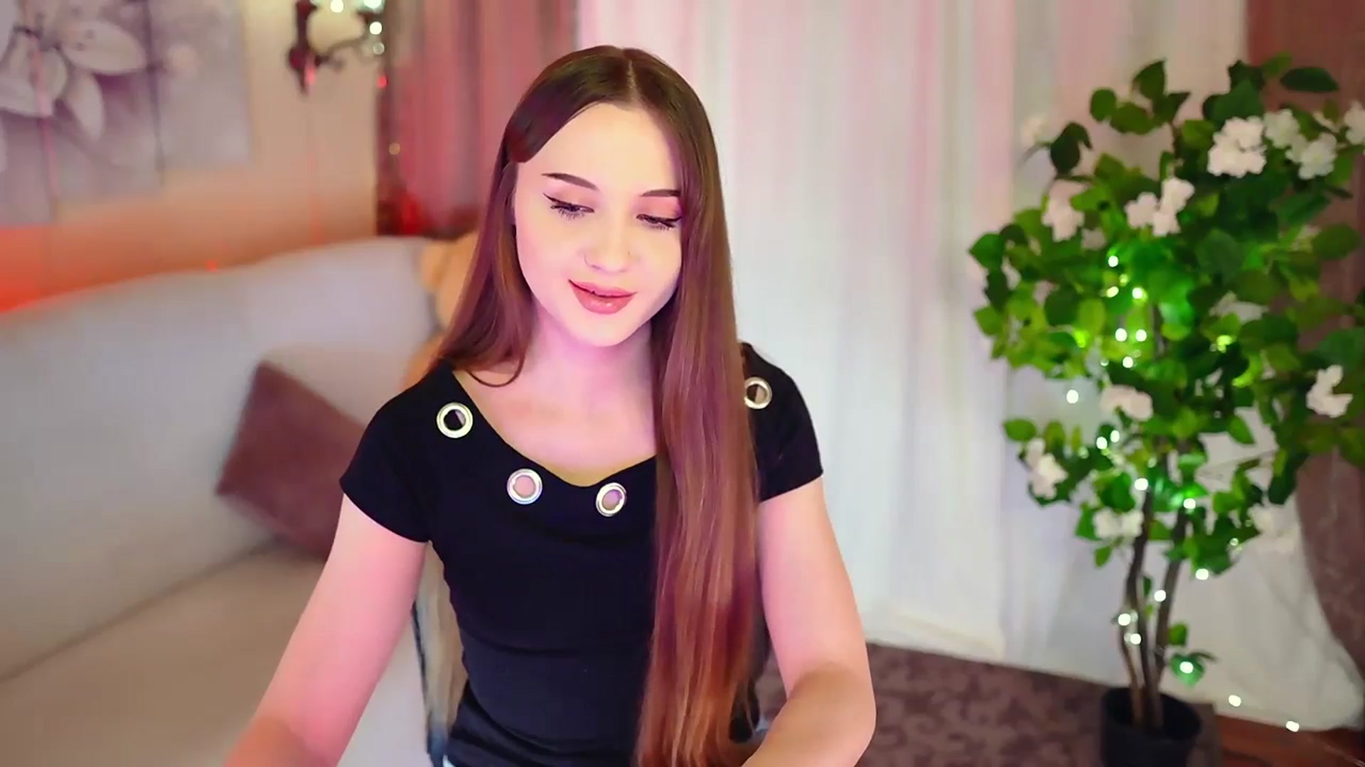 Gallery image thumbnail from Innocent_Soul's myfreecams stream on, 11/14/2023, 15:37 image 5 of 20
