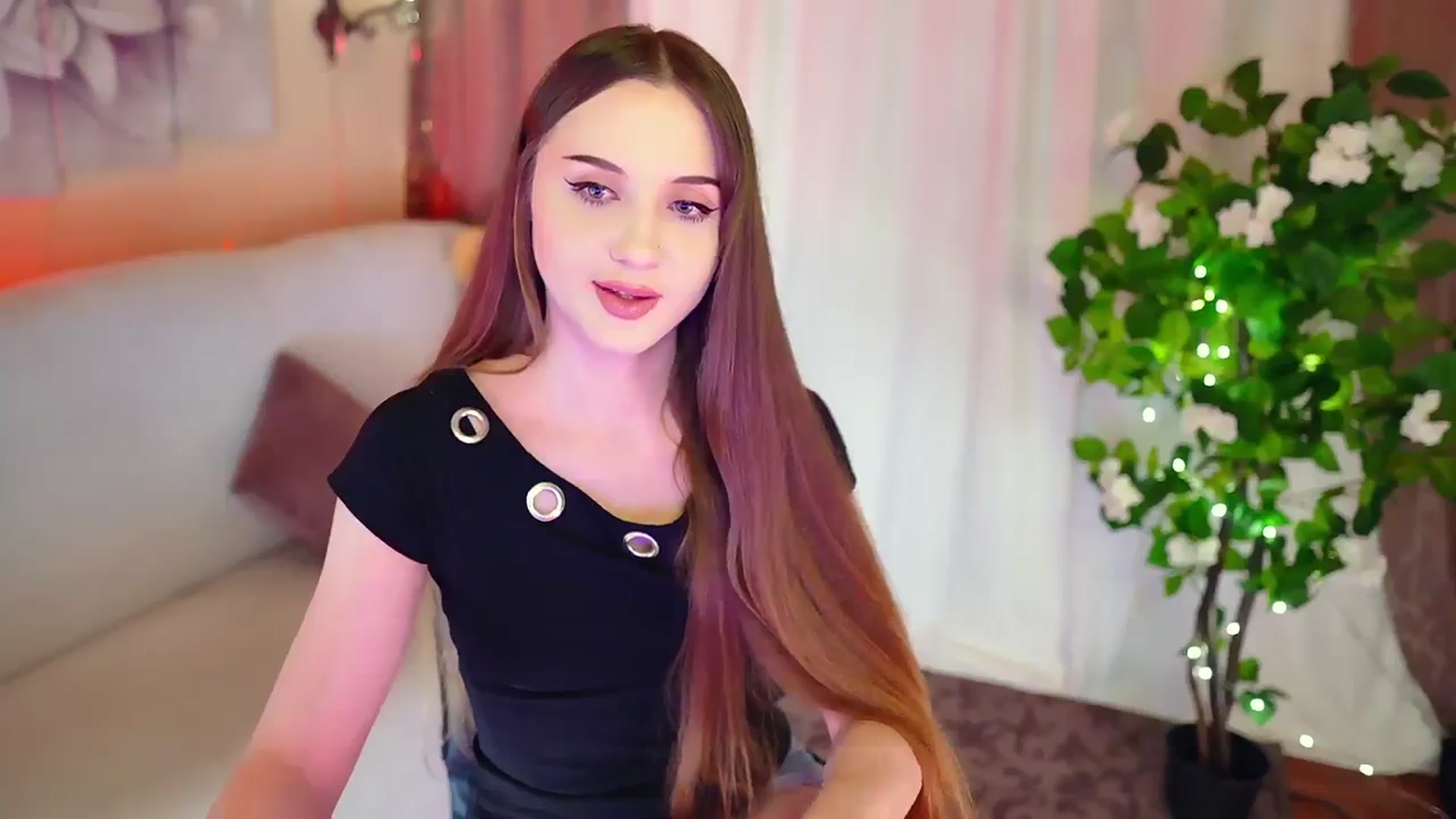 Gallery image thumbnail from Innocent_Soul's myfreecams stream on, 11/14/2023, 19:37 image 14 of 20