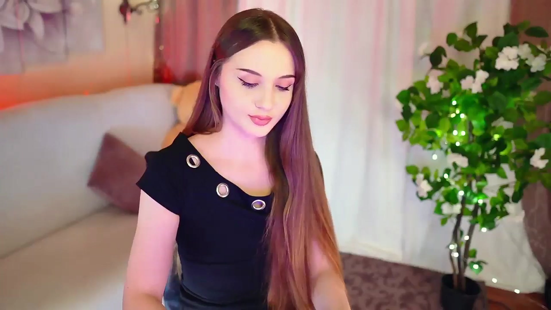 Gallery image thumbnail from Innocent_Soul's myfreecams stream on, 11/14/2023, 19:37 image 5 of 20