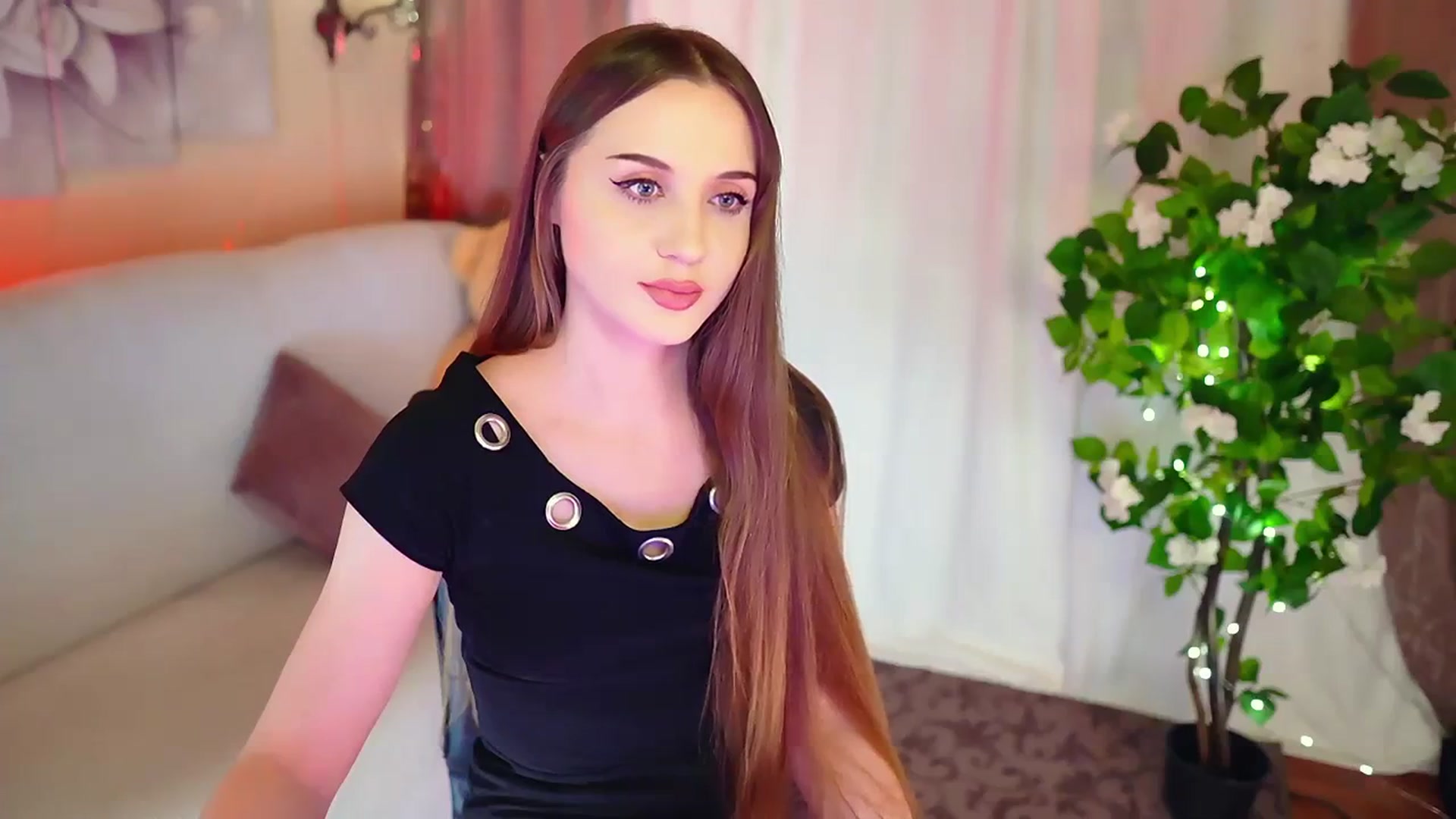 Gallery image thumbnail from Innocent_Soul's myfreecams stream on, 11/14/2023, 19:37 image 2 of 20