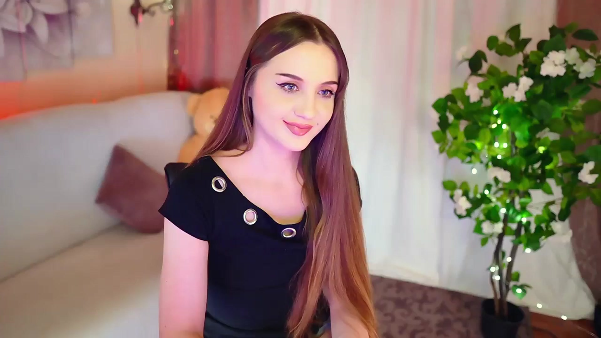 Gallery image thumbnail from Innocent_Soul's myfreecams stream on, 11/14/2023, 19:37 image 11 of 20