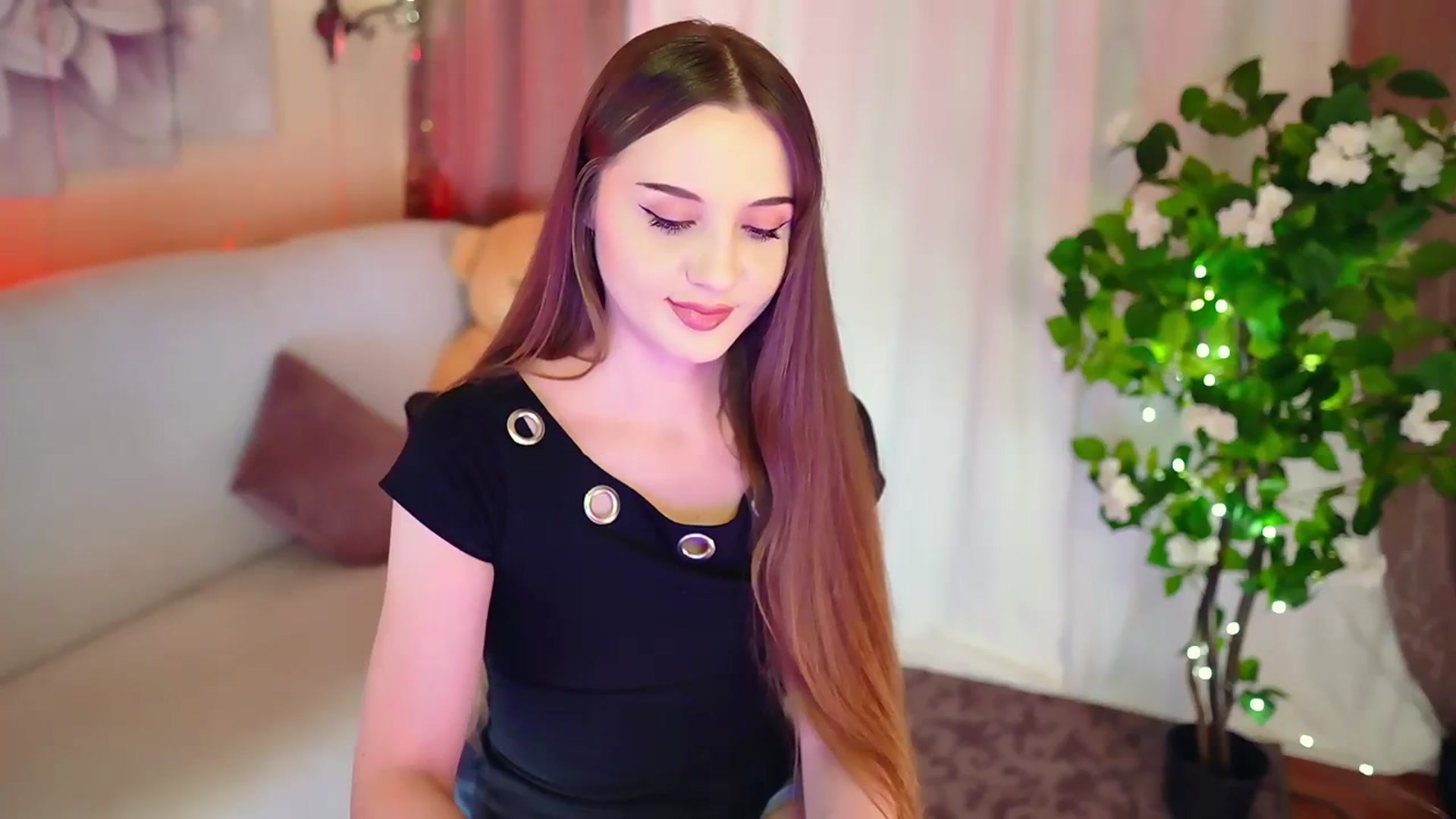 Gallery image thumbnail from Innocent_Soul's myfreecams stream on, 11/14/2023, 19:37 image 16 of 20