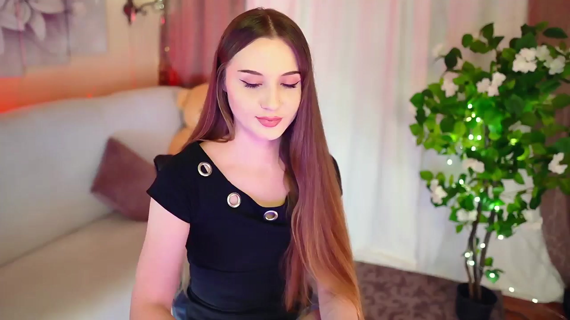 Gallery image thumbnail from Innocent_Soul's myfreecams stream on, 11/14/2023, 19:37 image 8 of 20