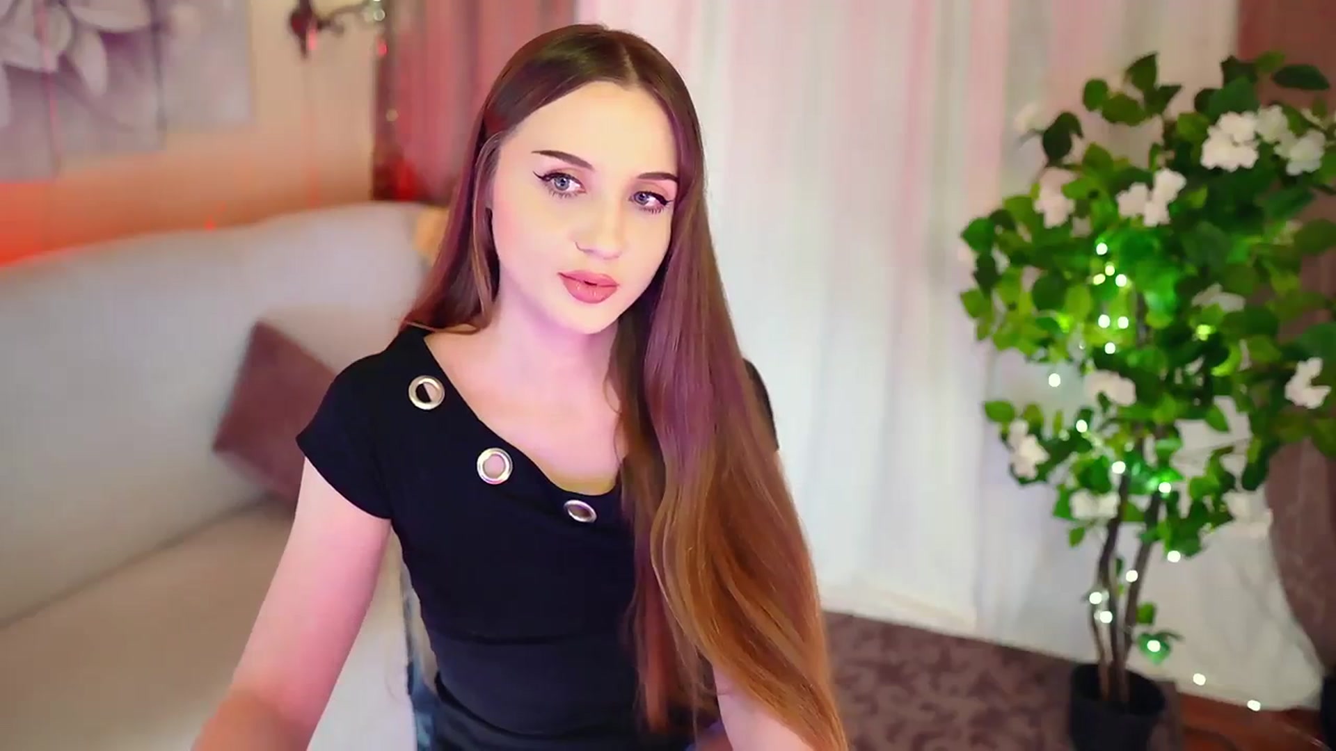 Gallery image thumbnail from Innocent_Soul's myfreecams stream on, 11/14/2023, 19:37 image 7 of 20
