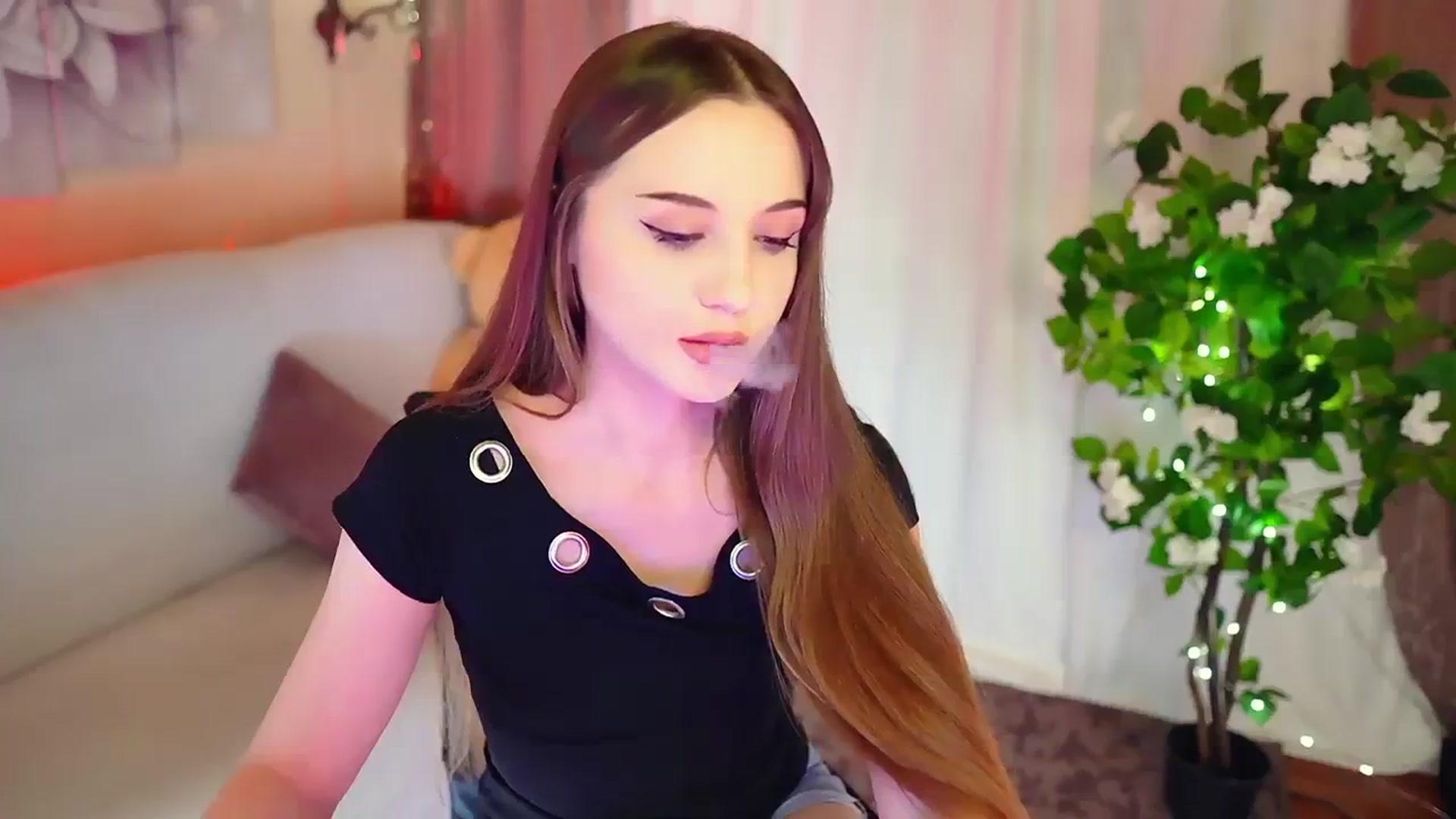 Gallery image thumbnail from Innocent_Soul's myfreecams stream on, 11/14/2023, 19:37 image 15 of 20