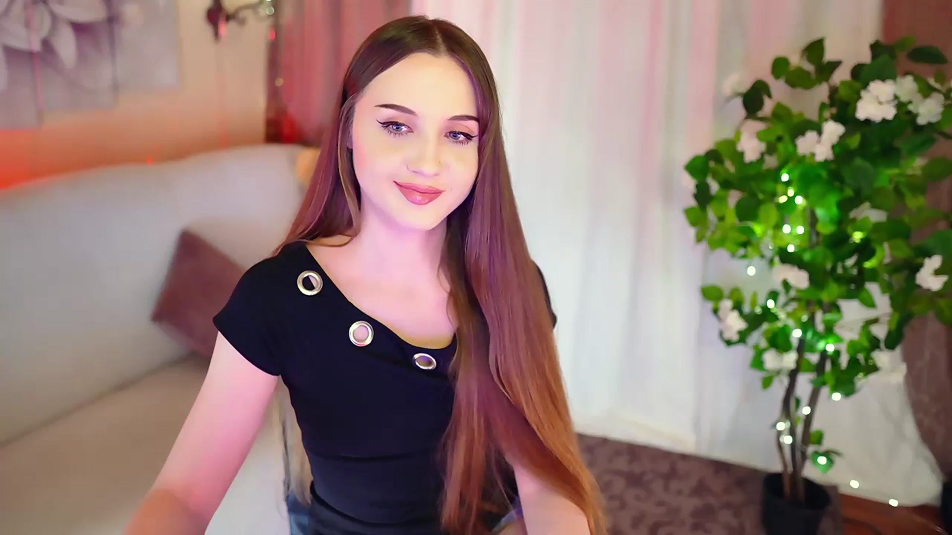 Gallery image thumbnail from Innocent_Soul's myfreecams stream on, 11/14/2023, 19:37 image 12 of 20