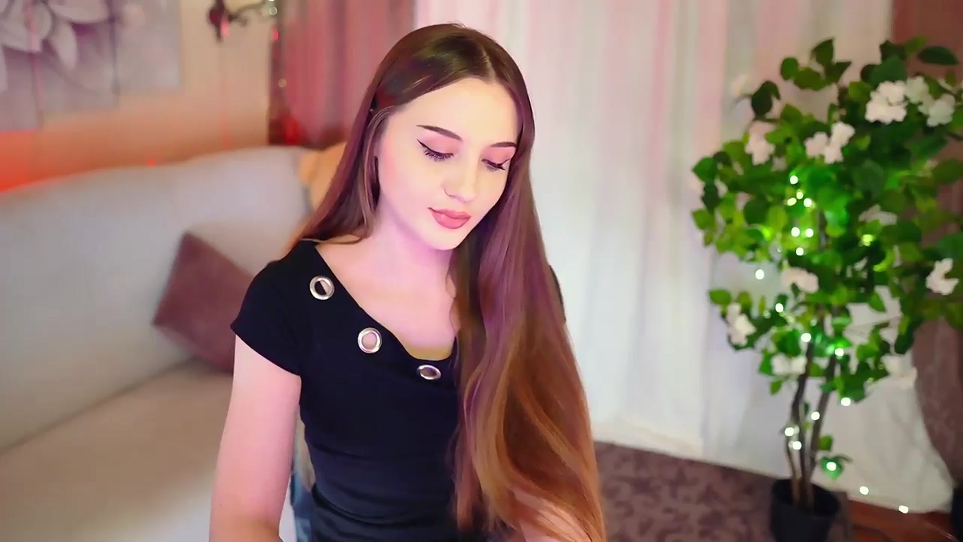 Gallery image thumbnail from Innocent_Soul's myfreecams stream on, 11/14/2023, 19:37 image 9 of 20