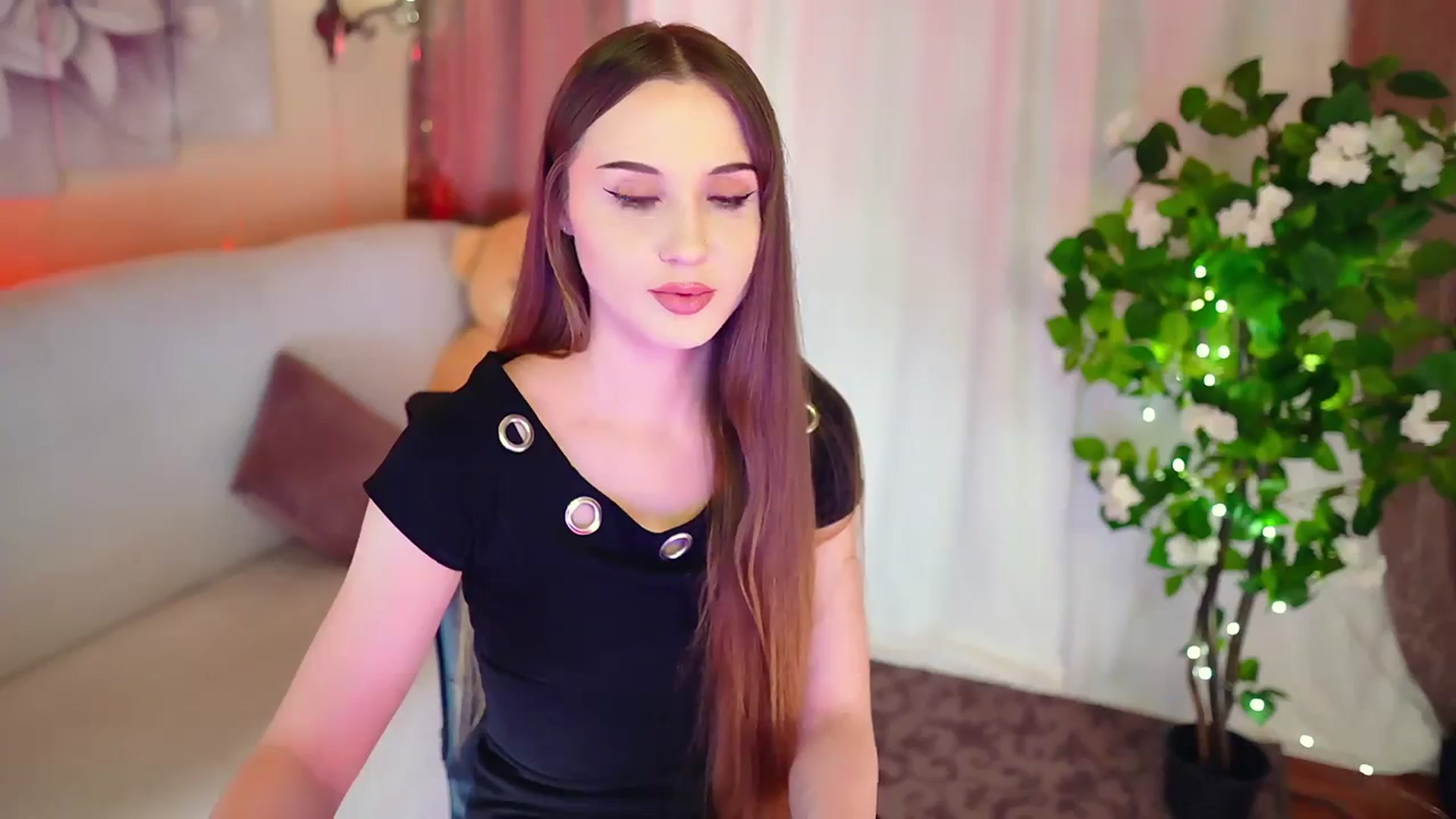 Gallery image thumbnail from Innocent_Soul's myfreecams stream on, 11/14/2023, 19:37 image 3 of 20