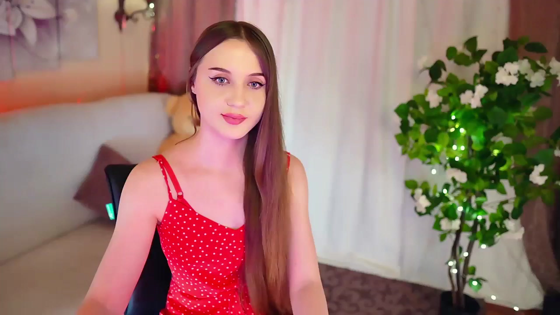 Gallery image thumbnail from Innocent_Soul's myfreecams stream on, 11/15/2023, 20:06 image 11 of 20
