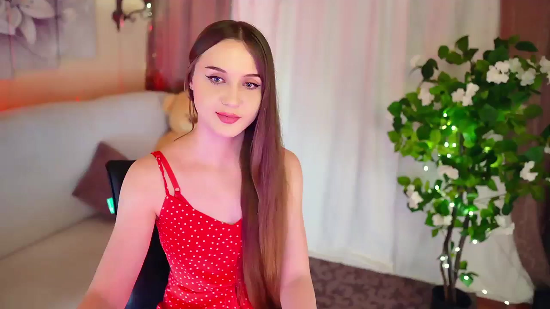 Gallery image thumbnail from Innocent_Soul's myfreecams stream on, 11/15/2023, 20:06 image 9 of 20