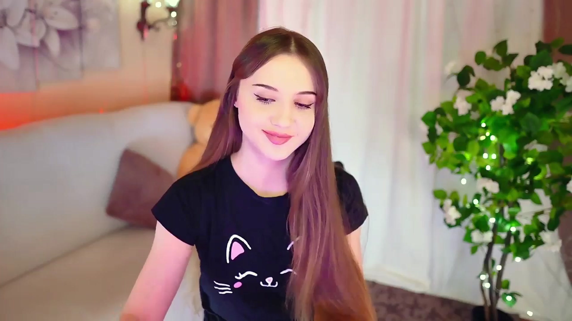 Gallery image thumbnail from Innocent_Soul's myfreecams stream on, 11/18/2023, 15:43 image 6 of 20