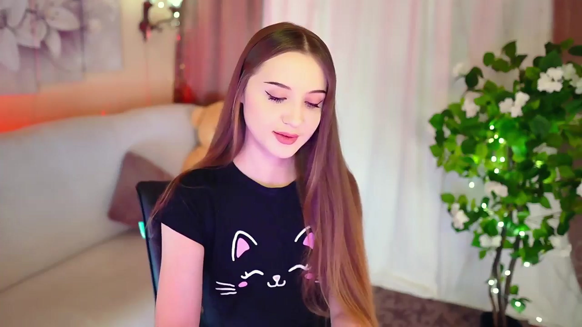 Gallery image thumbnail from Innocent_Soul's myfreecams stream on, 11/18/2023, 15:43 image 11 of 20